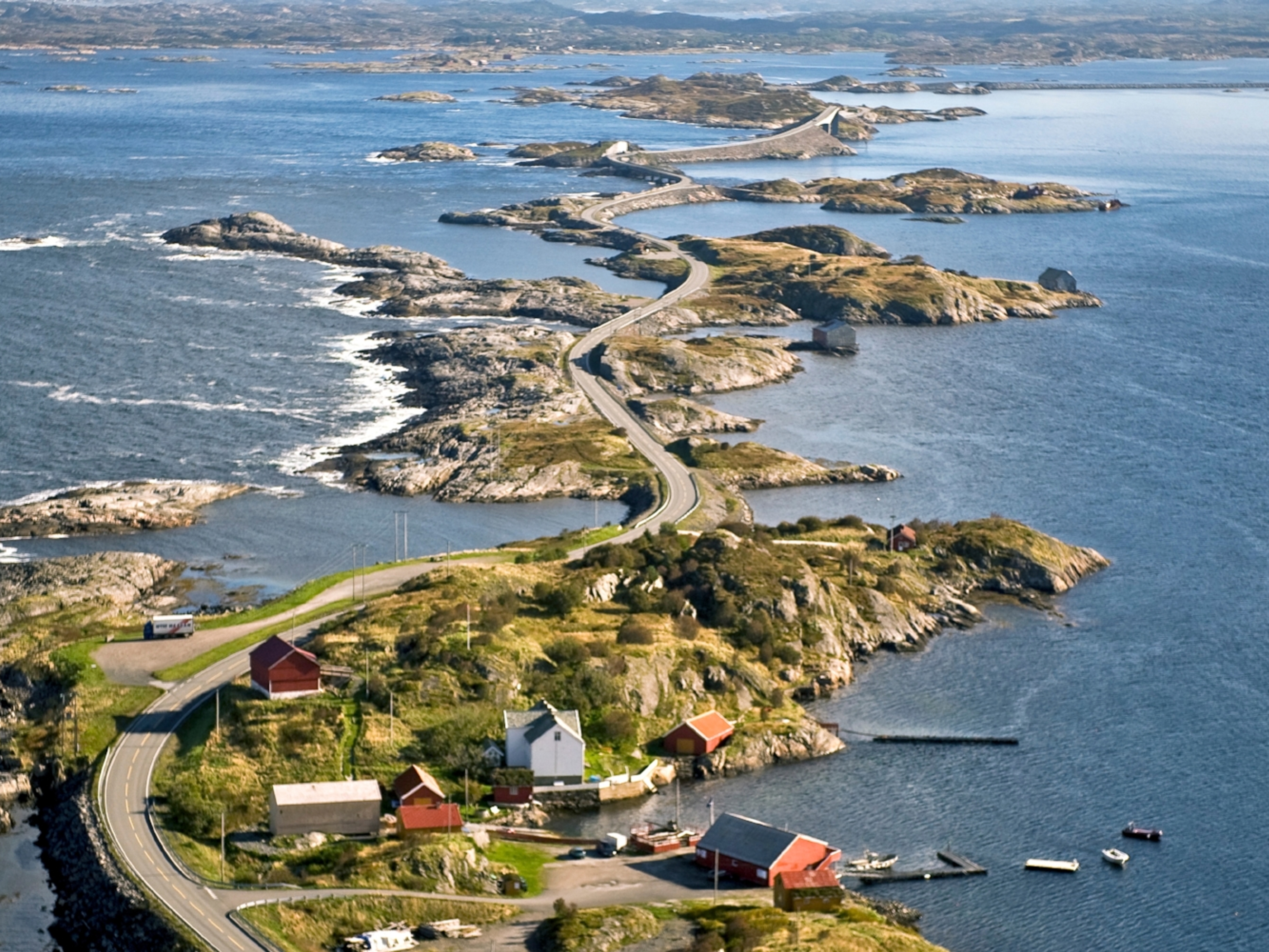 Luftbillede af Atlanterhavsvejen i Nordvest, Norge