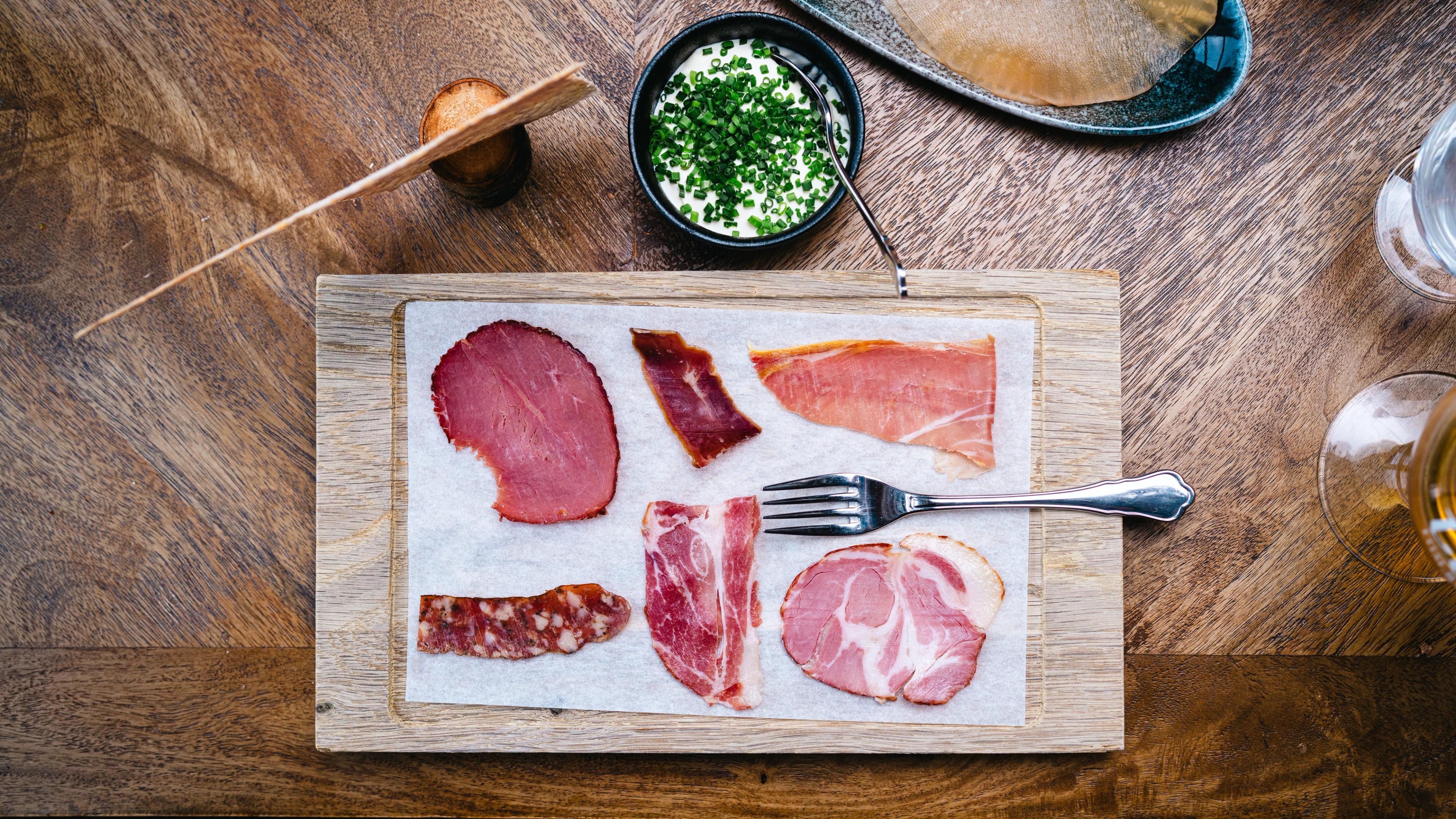 Food at a plate at Skåbu Fjellhotell.