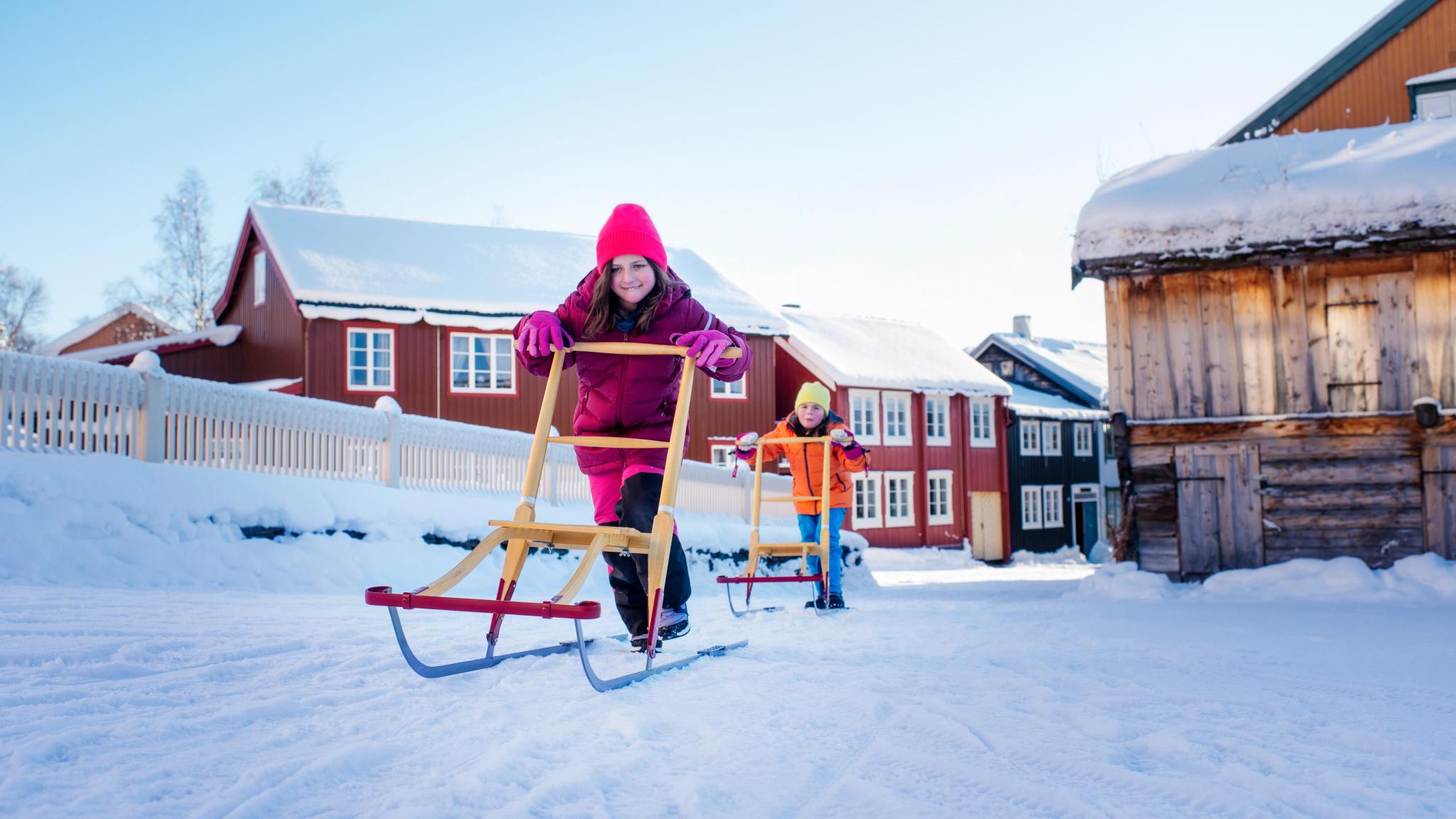 Kids exploring Røros on sled