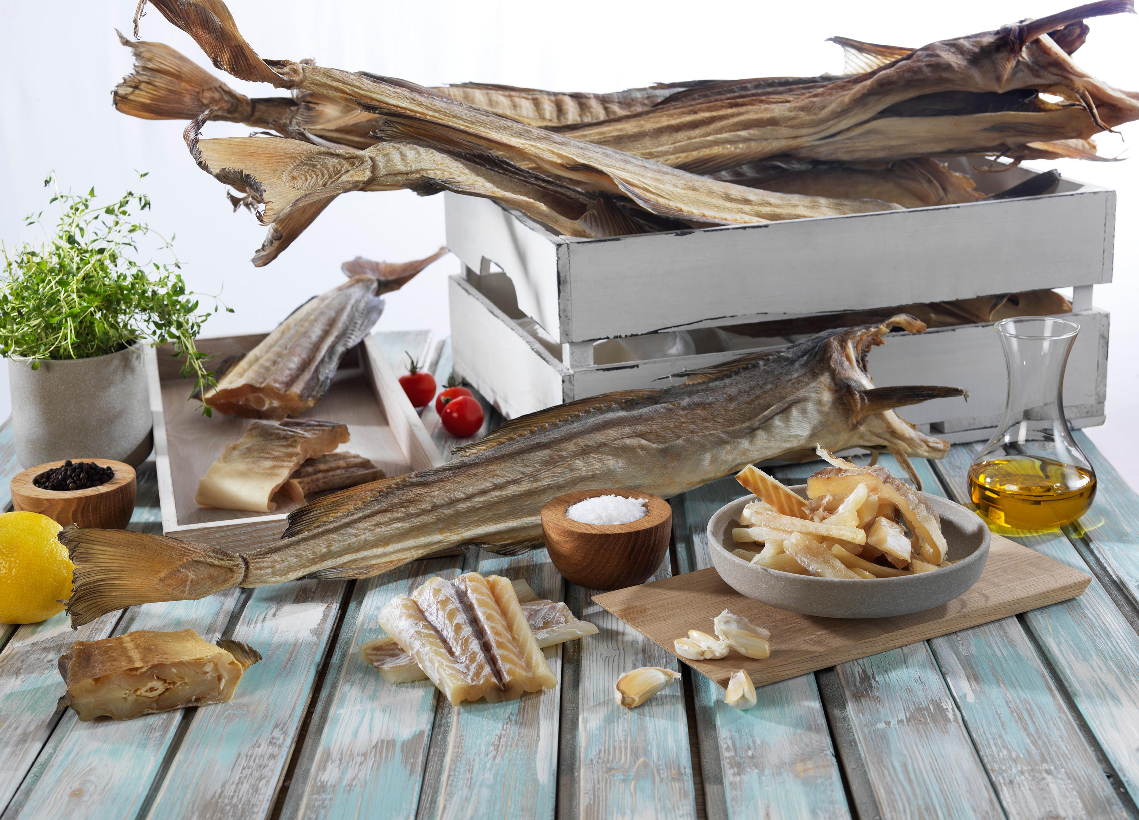 Norwegian stockfish on display, both whole and cuts