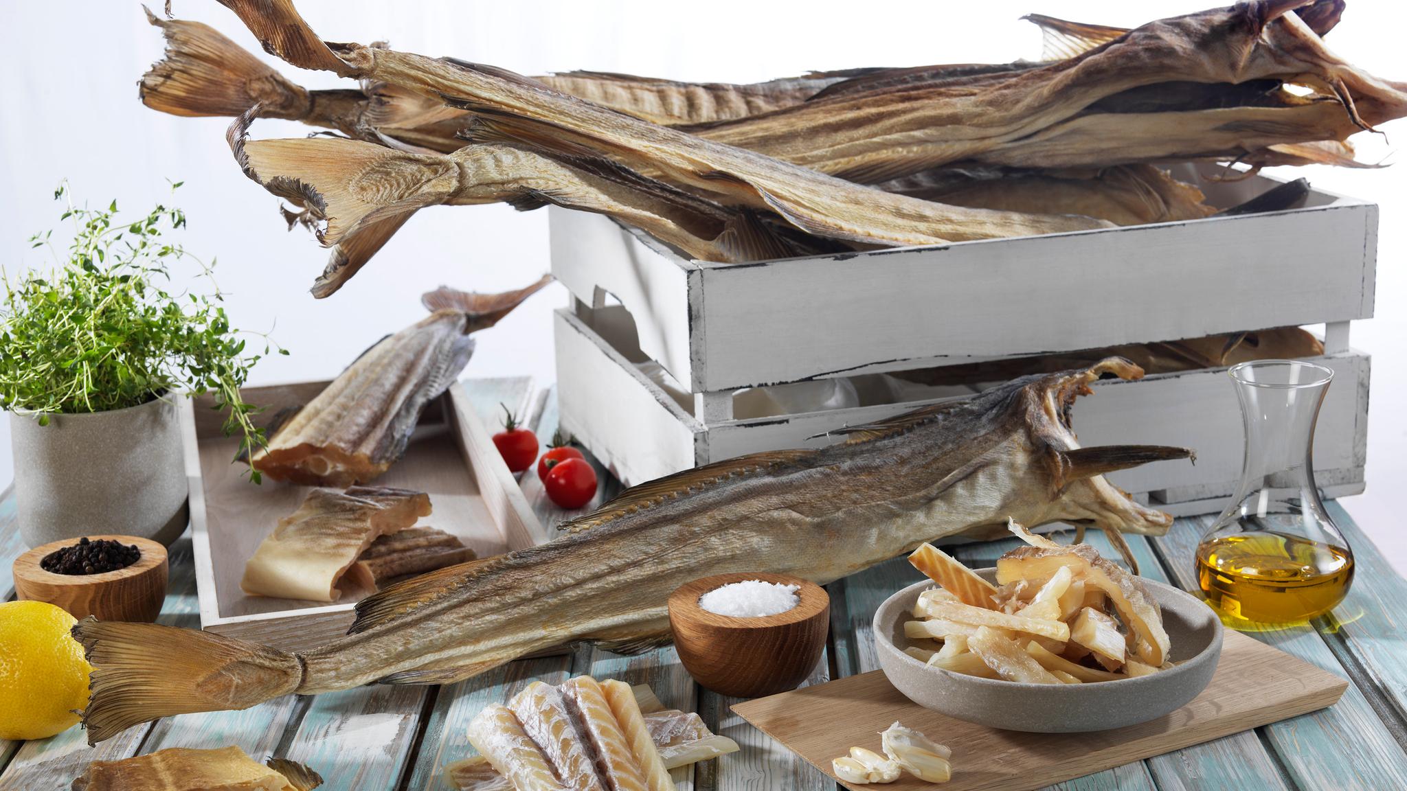 Norwegian stockfish on display, both whole and cuts