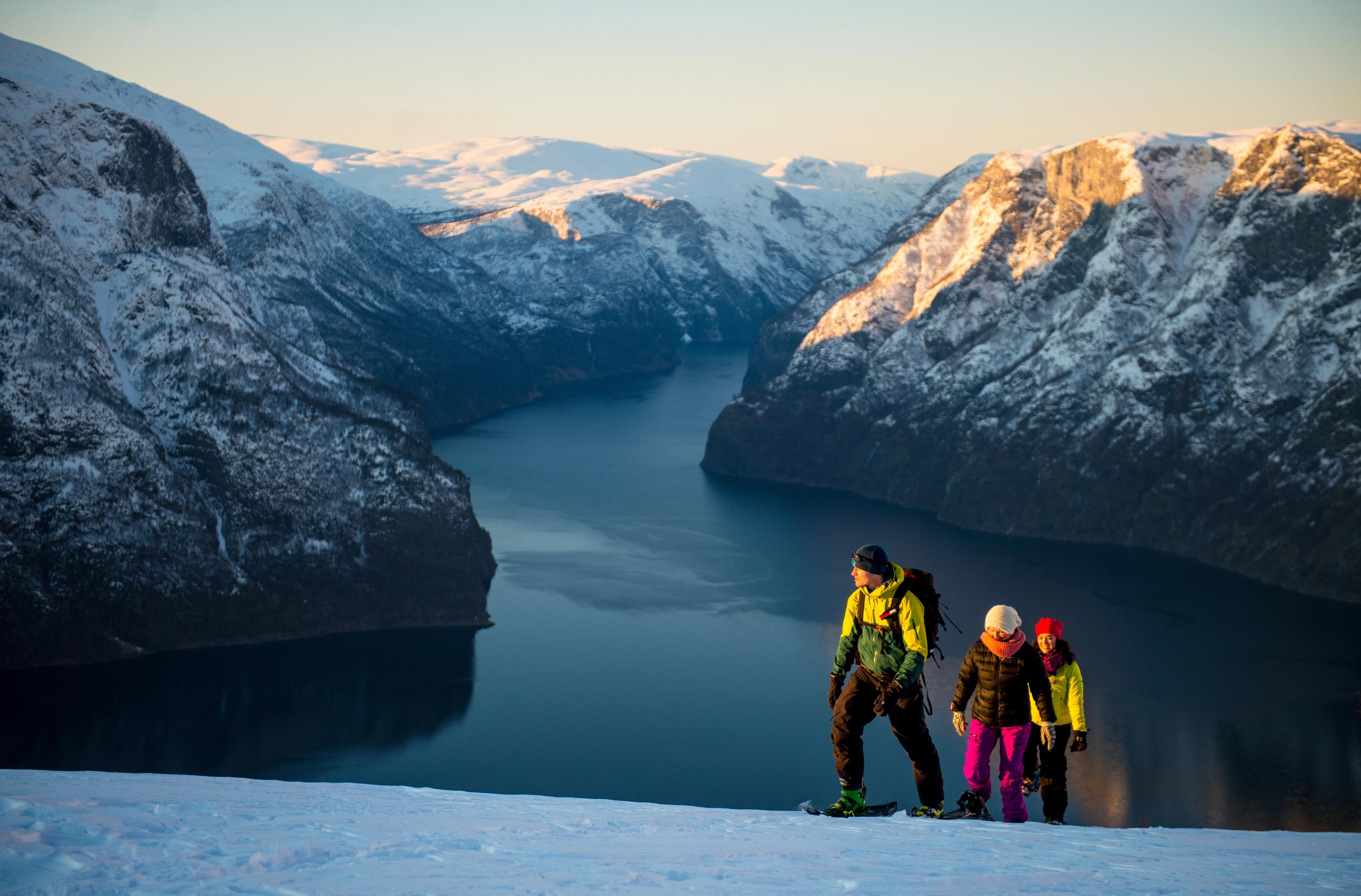 Three persons snowshoeing up Aurlandsfjellet