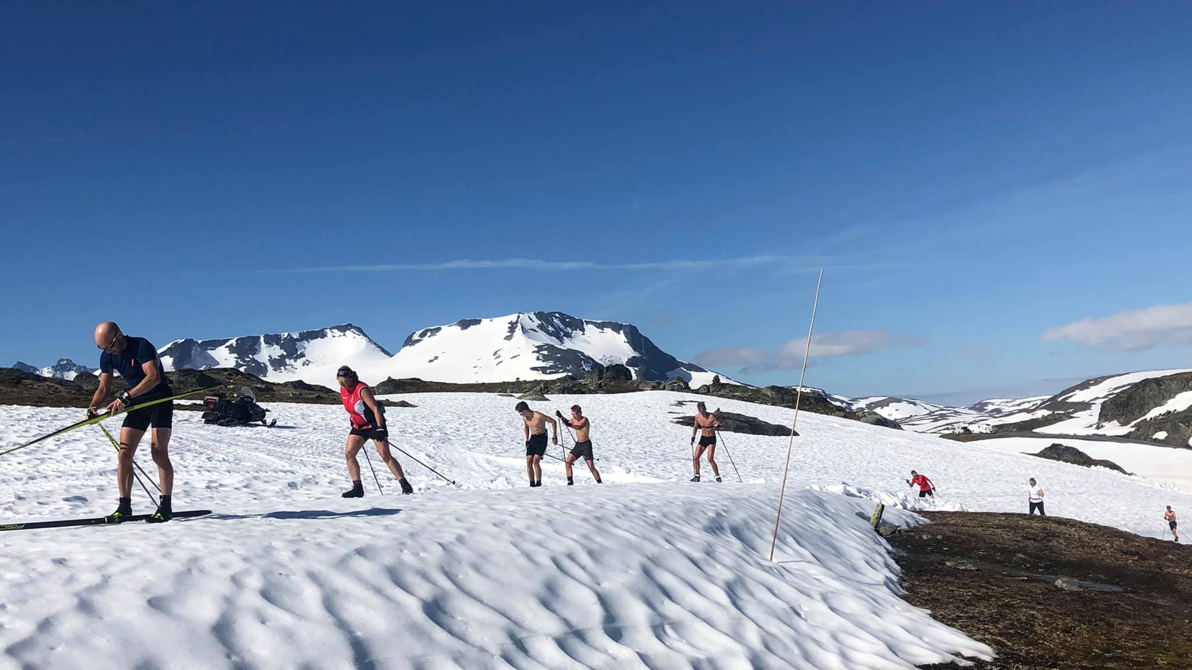 People skiing at Sognefjellet
