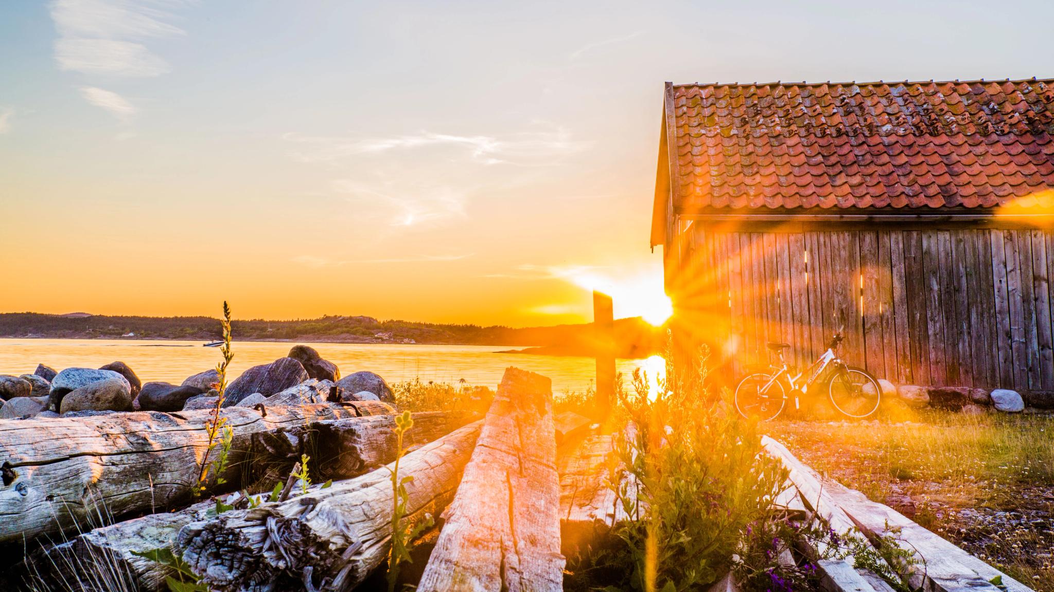 The sun shining next to a wood shed in Jomfruland, Kragerø - Eastern Norway
