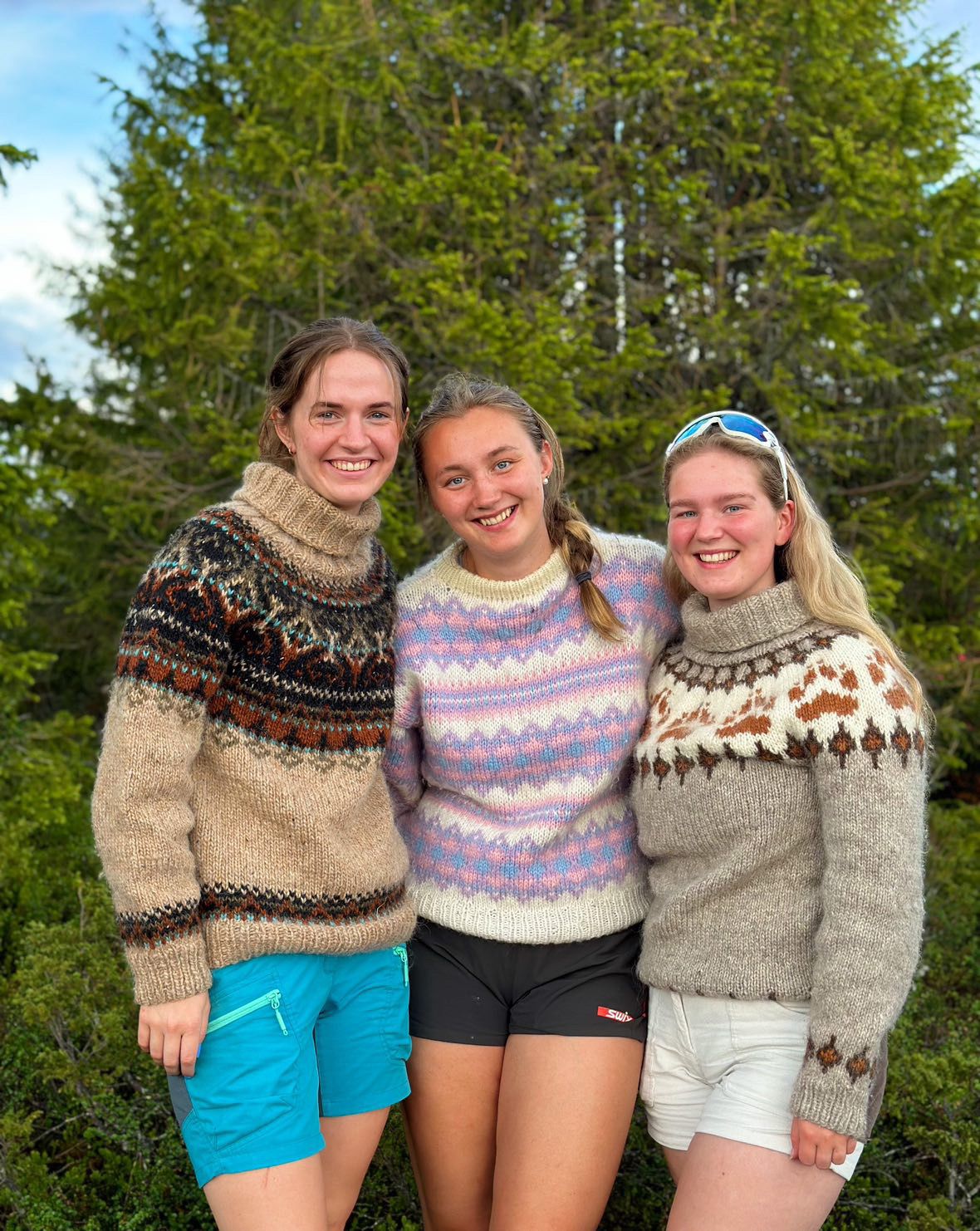 Tonje Hernæs Doseth with friends with self-knitted sweaters