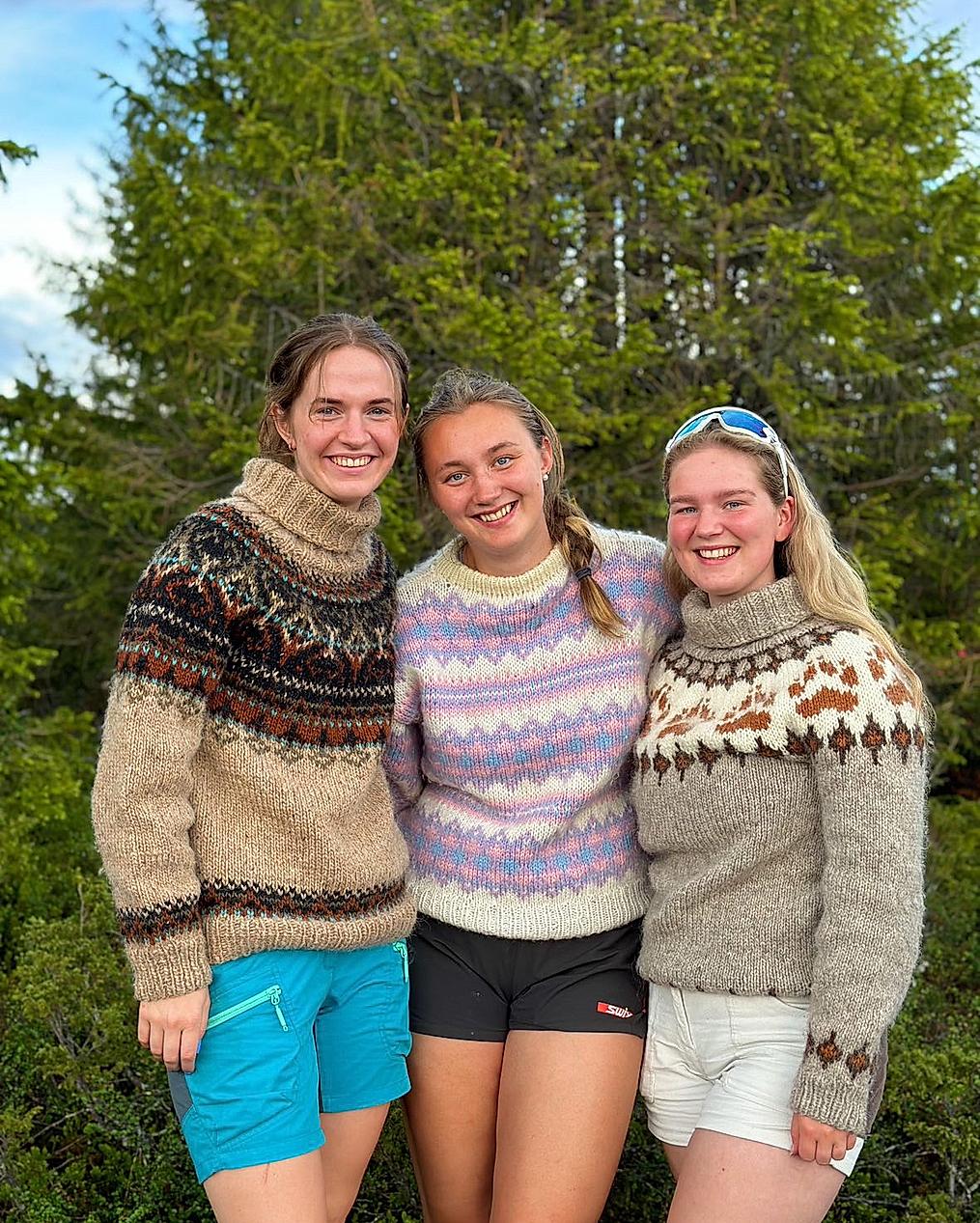 Tonje Hernæs Doseth with friends with self-knitted sweaters