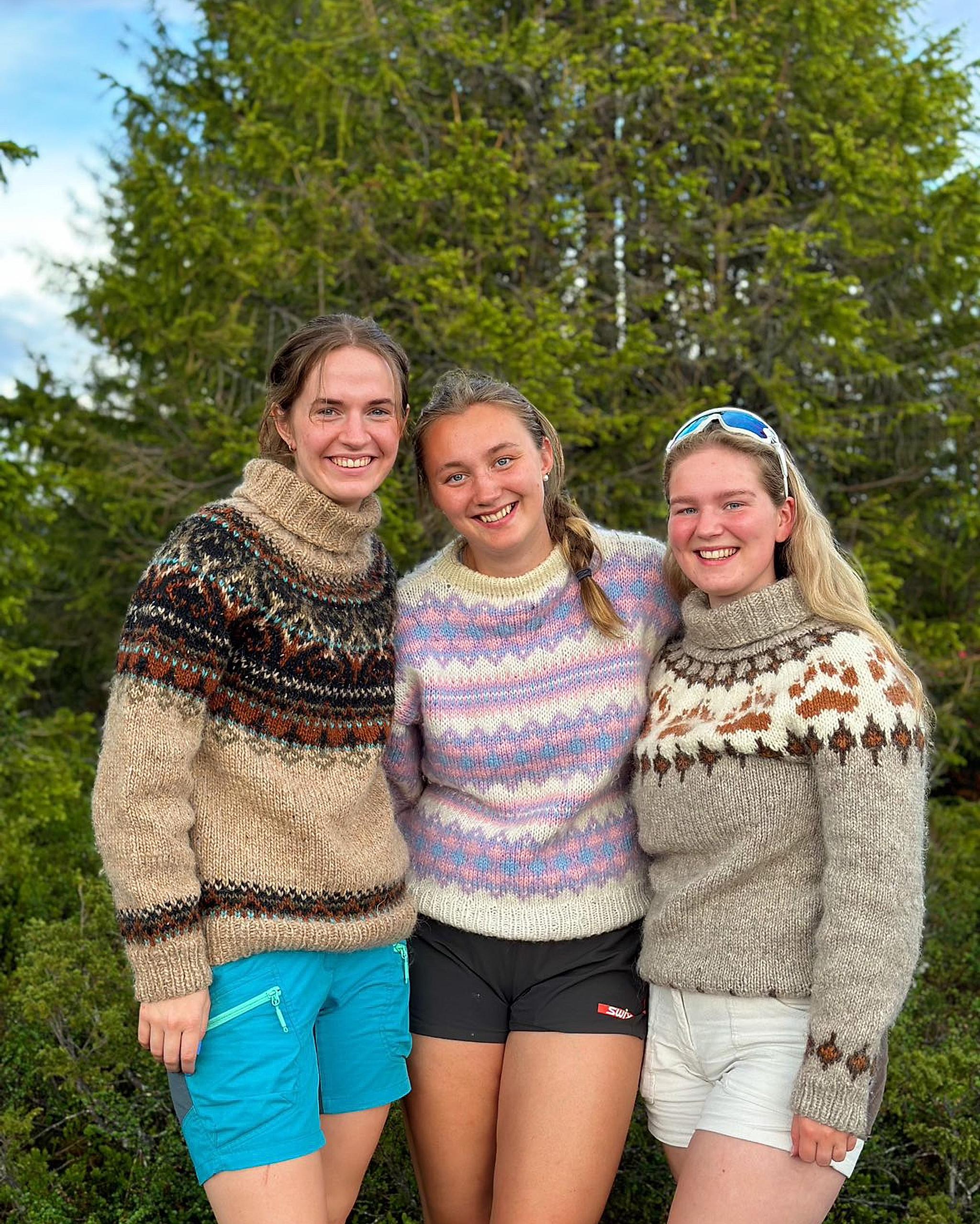 Tonje Hernæs Doseth with friends with self-knitted sweaters