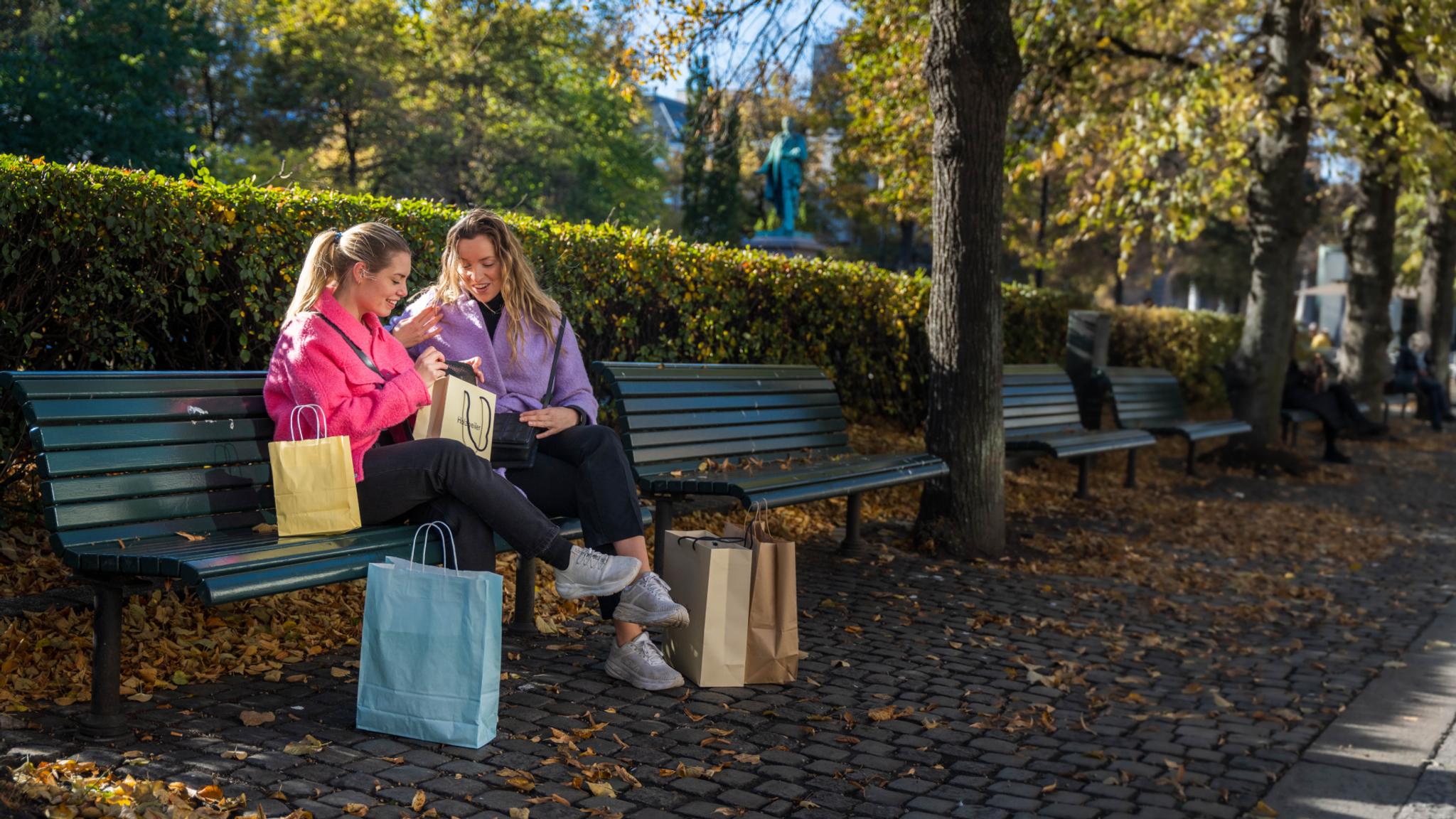 Two friends shopping in Oslo