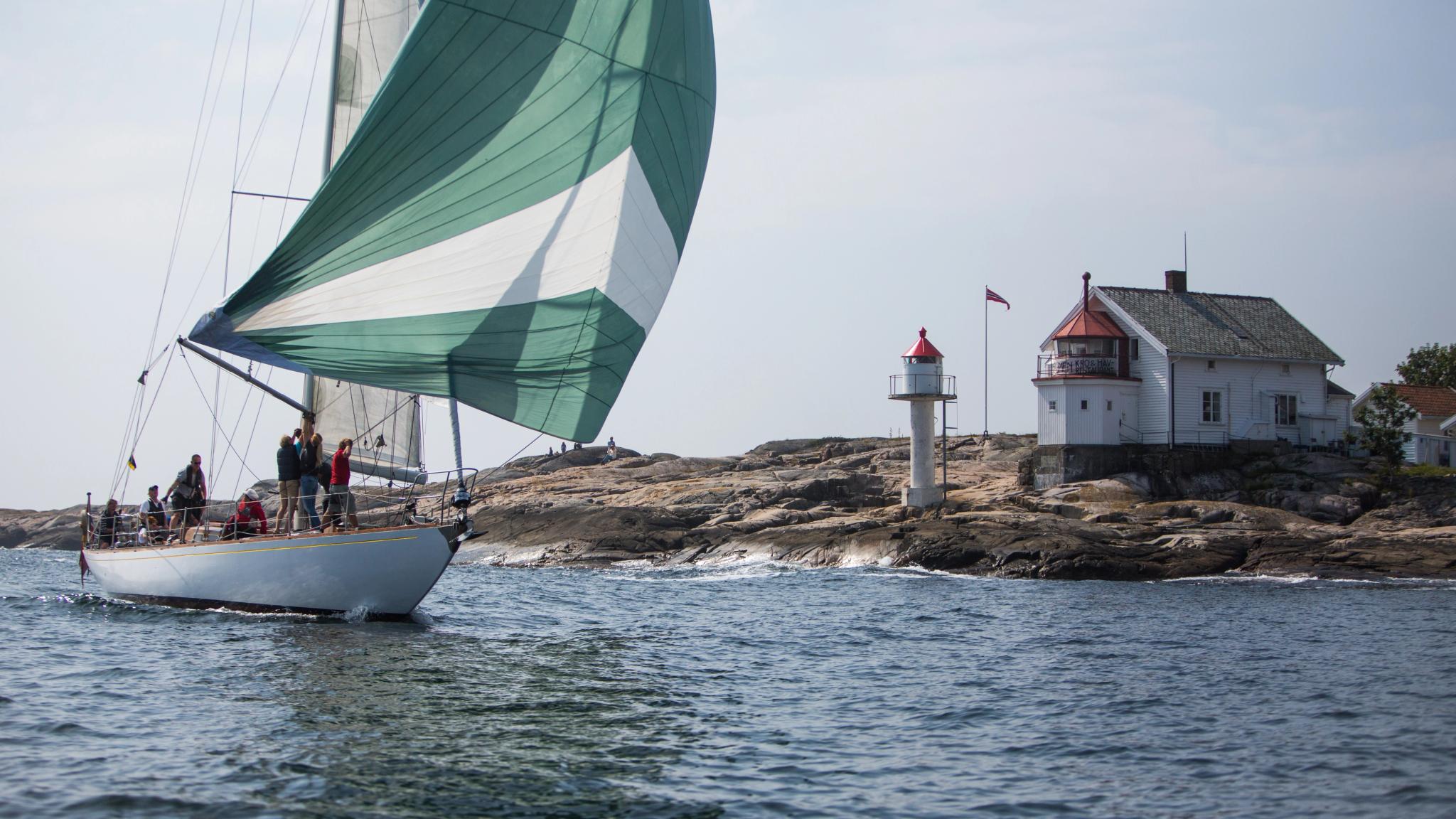 Sailboat at Stangholmen lighthouse in Risør
