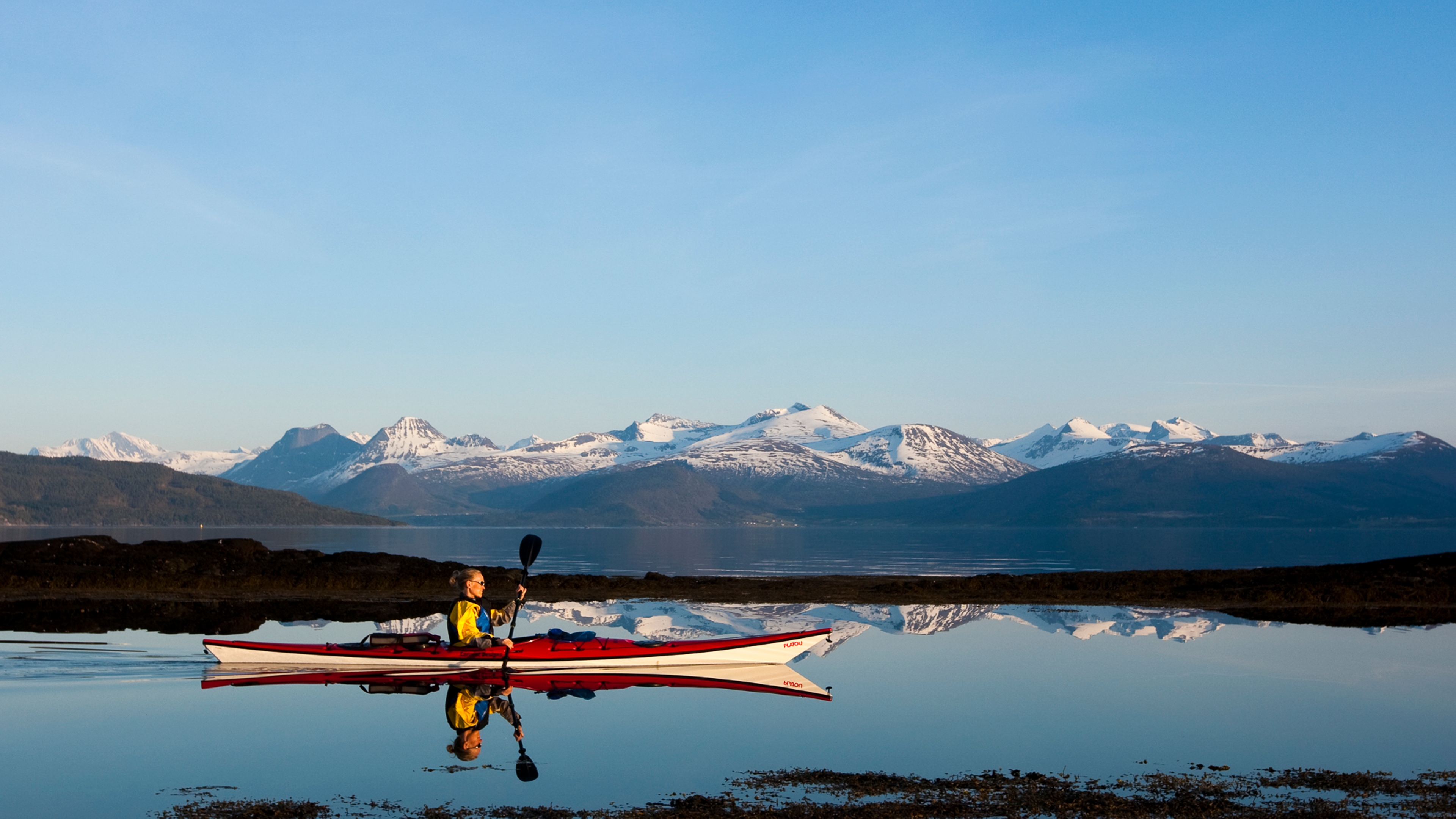 A man paddeling a kayak in Molde