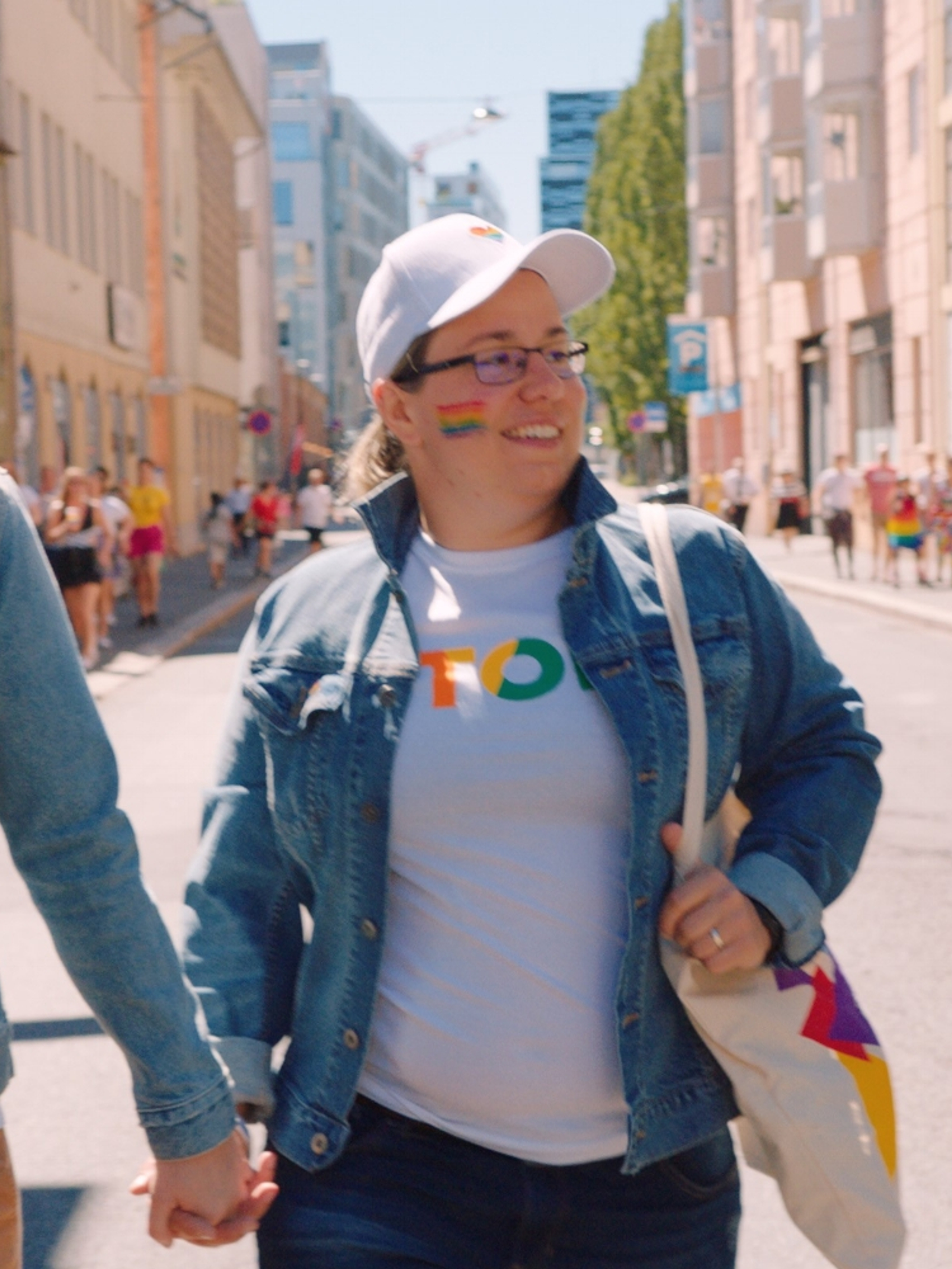 Anna, Klára og Kadir på Oslo Pride