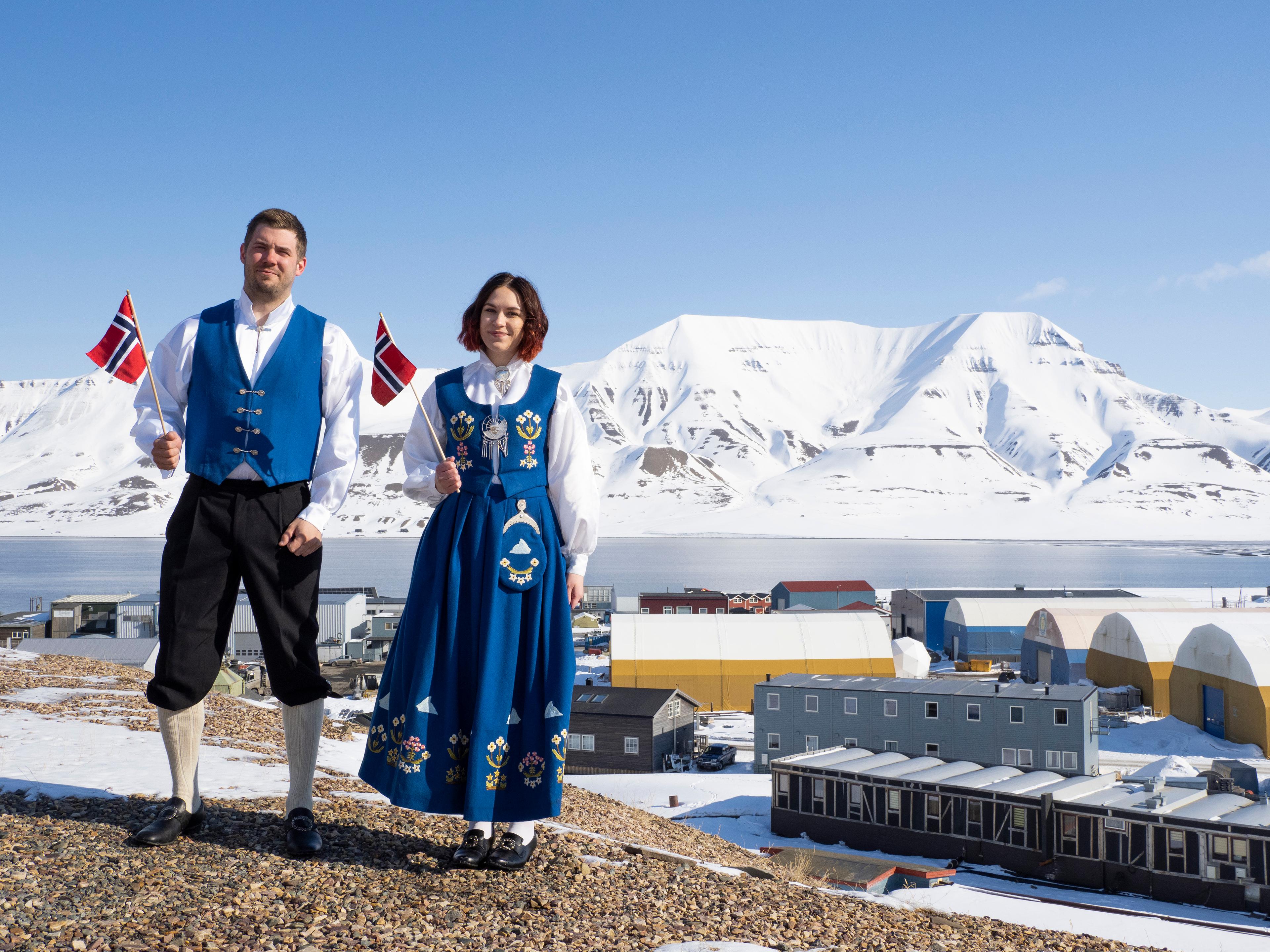 A woman and a man is wearing a traditional costume, "Svalbardbunad", in Longyearbyen at Svalbard