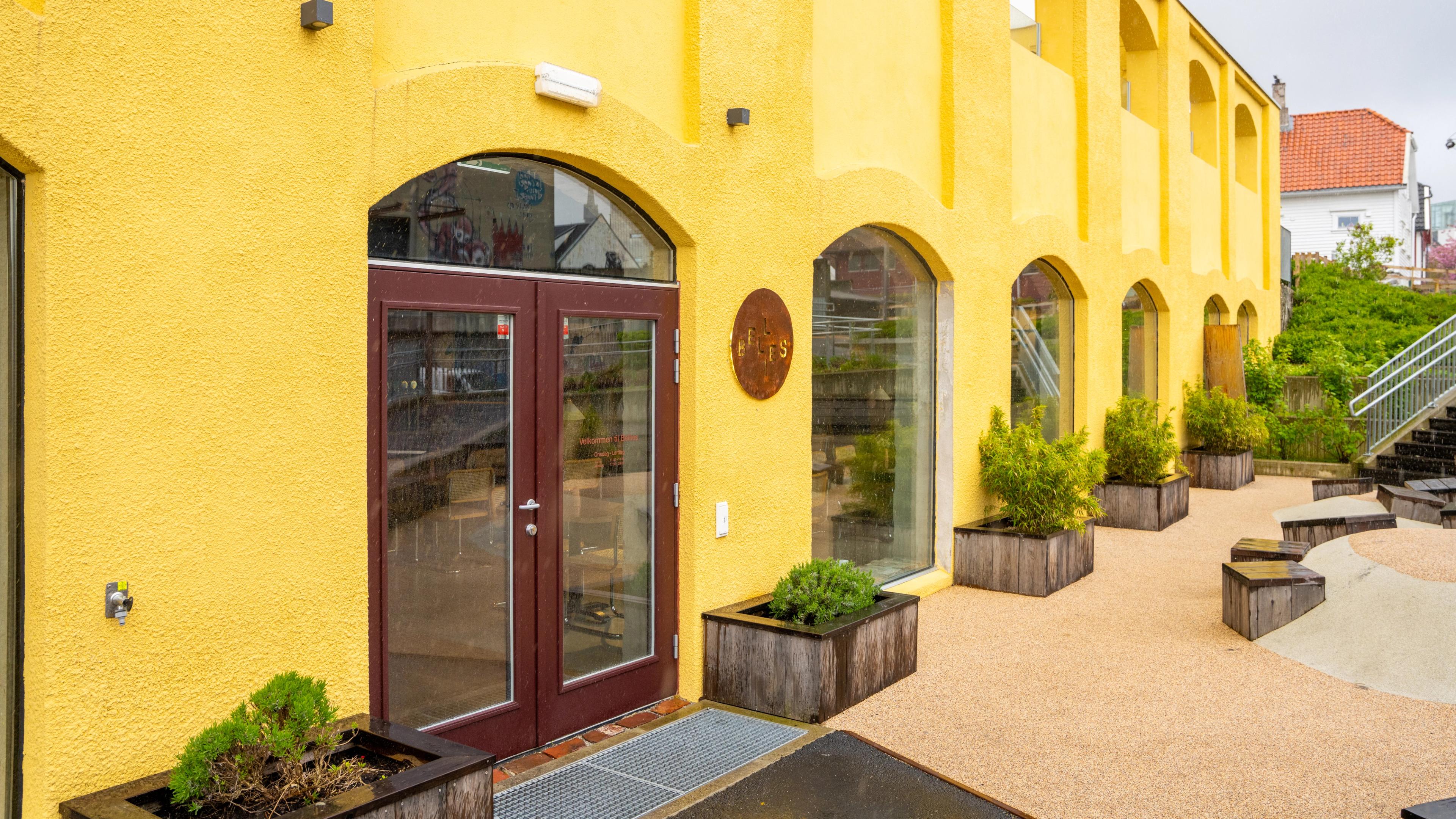 The yellow facade of the restaurant Bellies in Stavanger, Fjord Norway