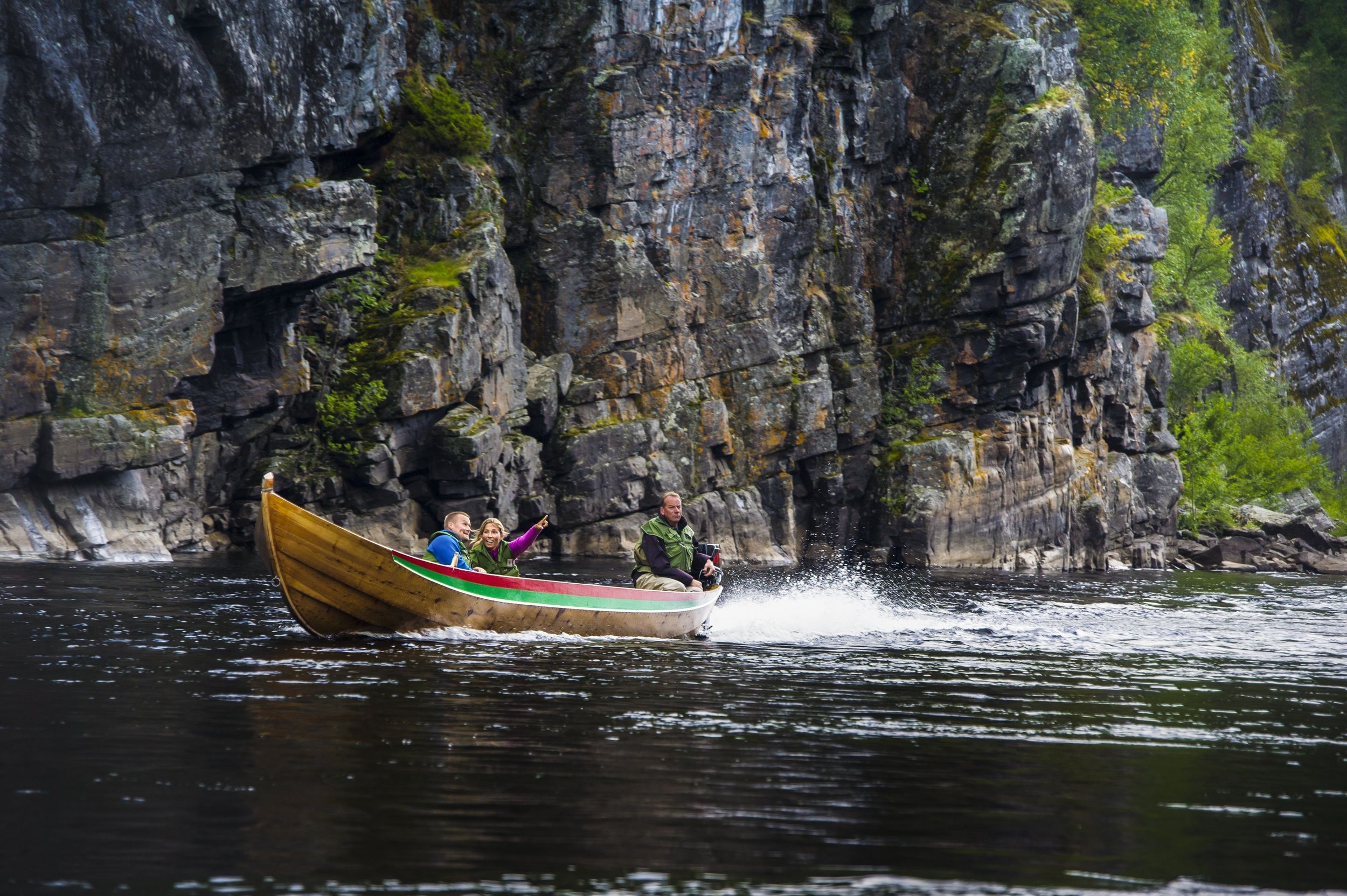 River safari,  Alta River
