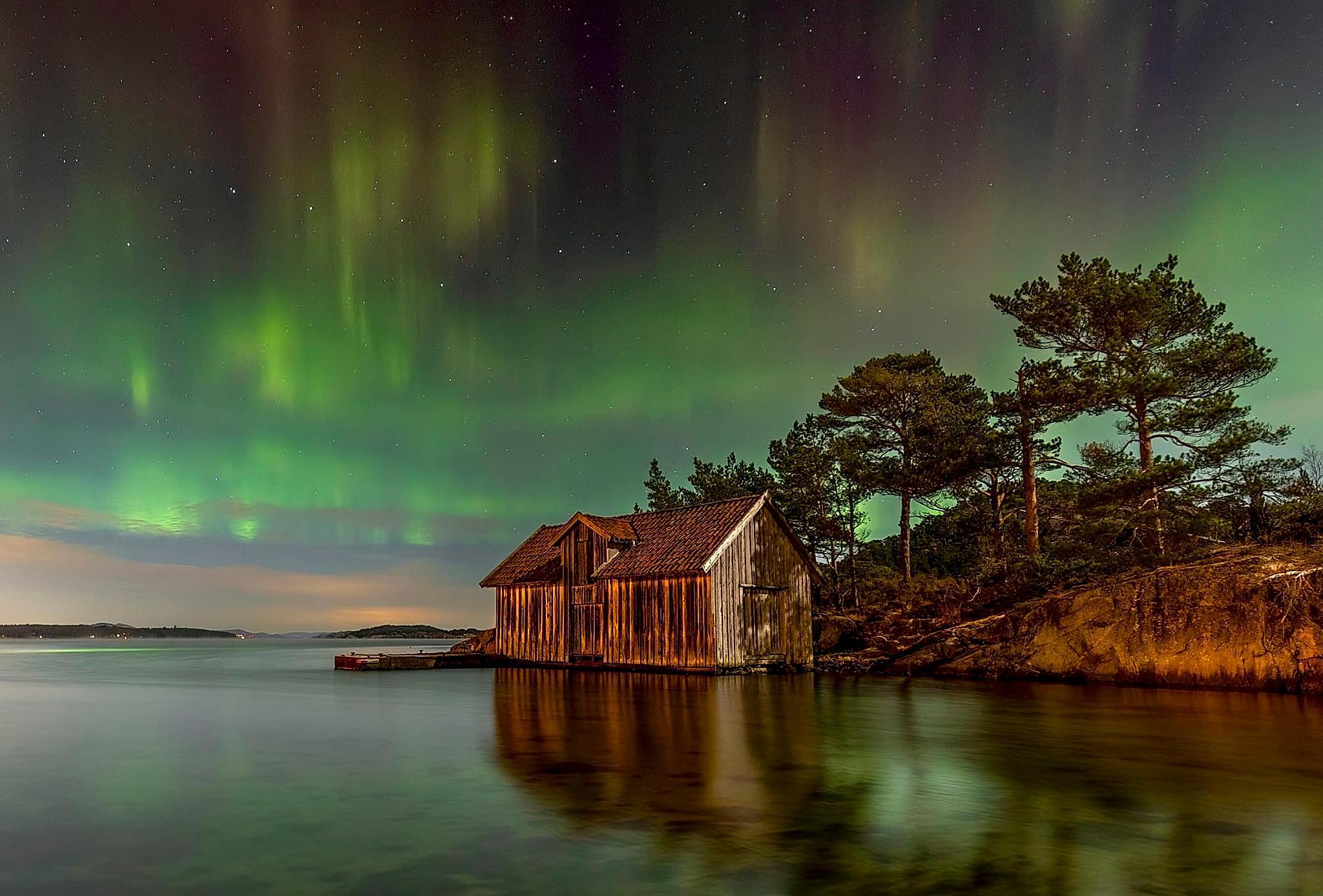Northern lights over Lauvåsvågen, Stavanger