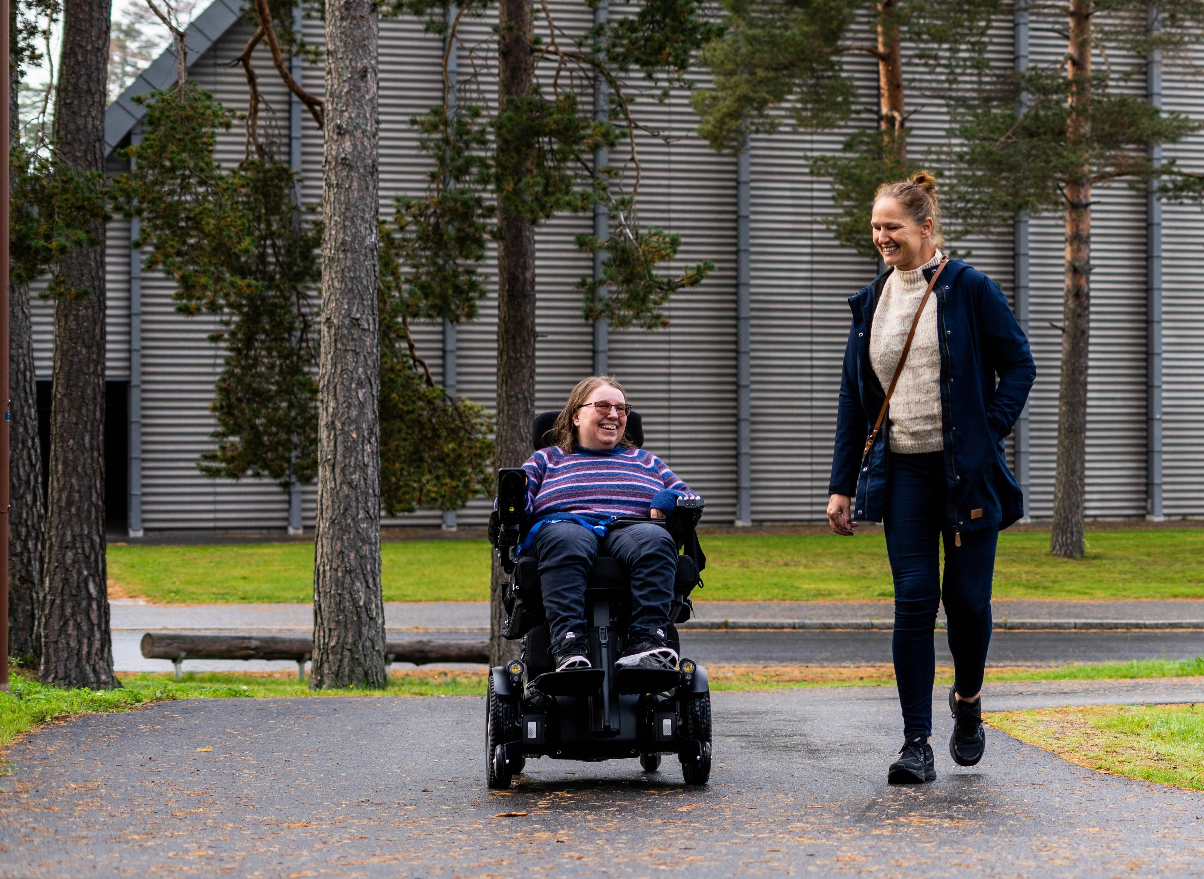 Two women going for a walk outside Skien Fritidspark in Telemark