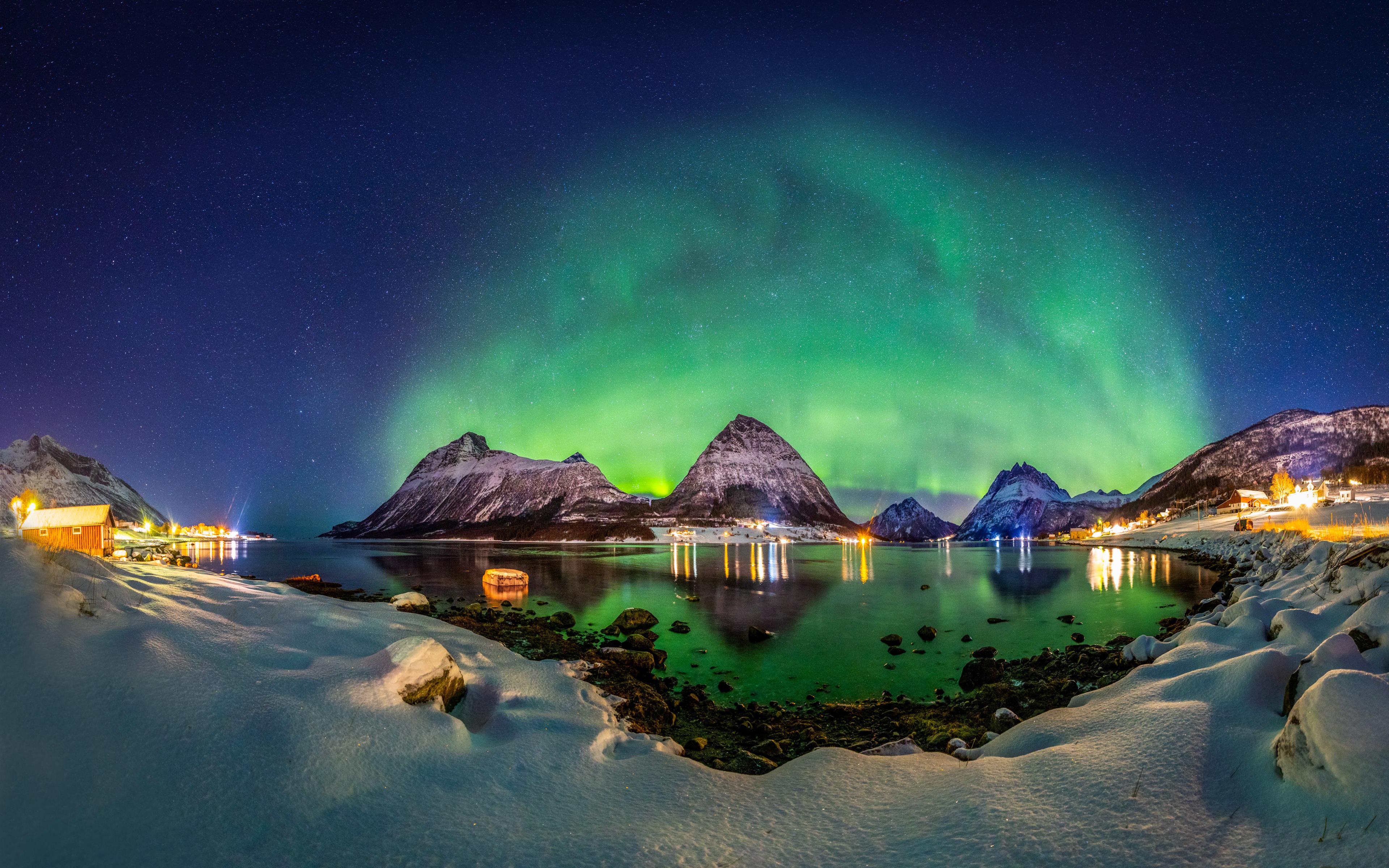 Northern light over Aldra in Aldersundet - Helgeland