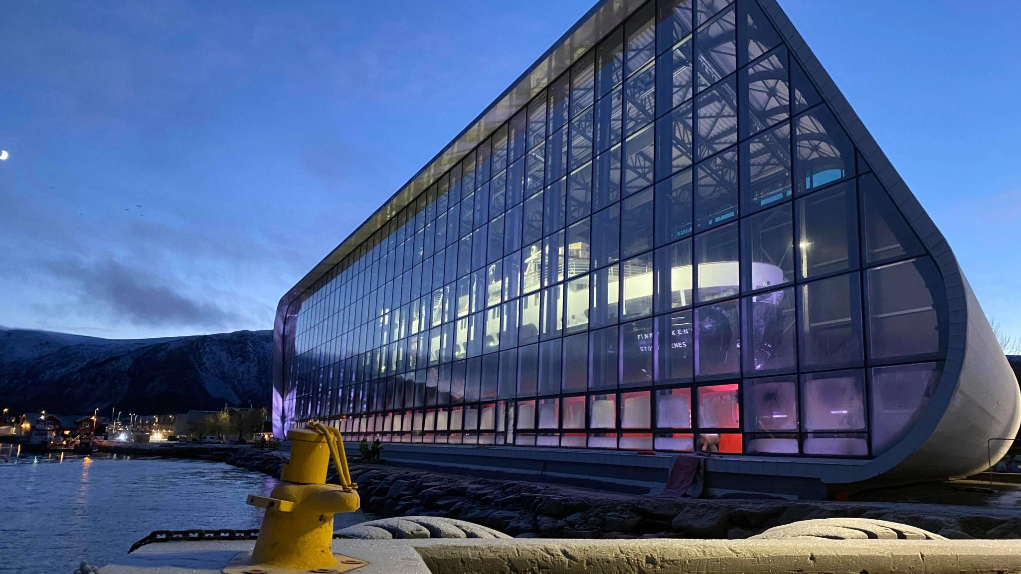 Hurtigrutenmuseet i Stokmarknes, Vesterålen, är en arkitektonisk avbildning av fartyget MS Finnamarken