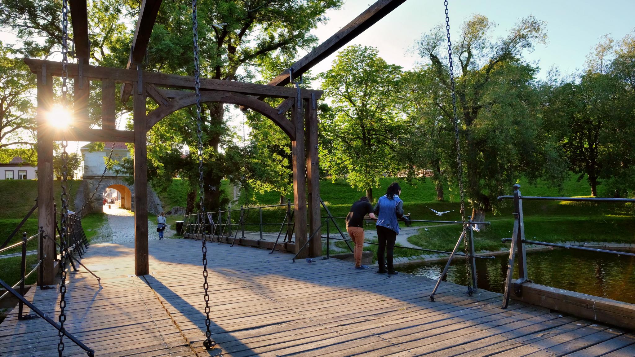 Vindelbroen i inngangspartiet til Gamlebyen i Fredrikstad på Østlandet