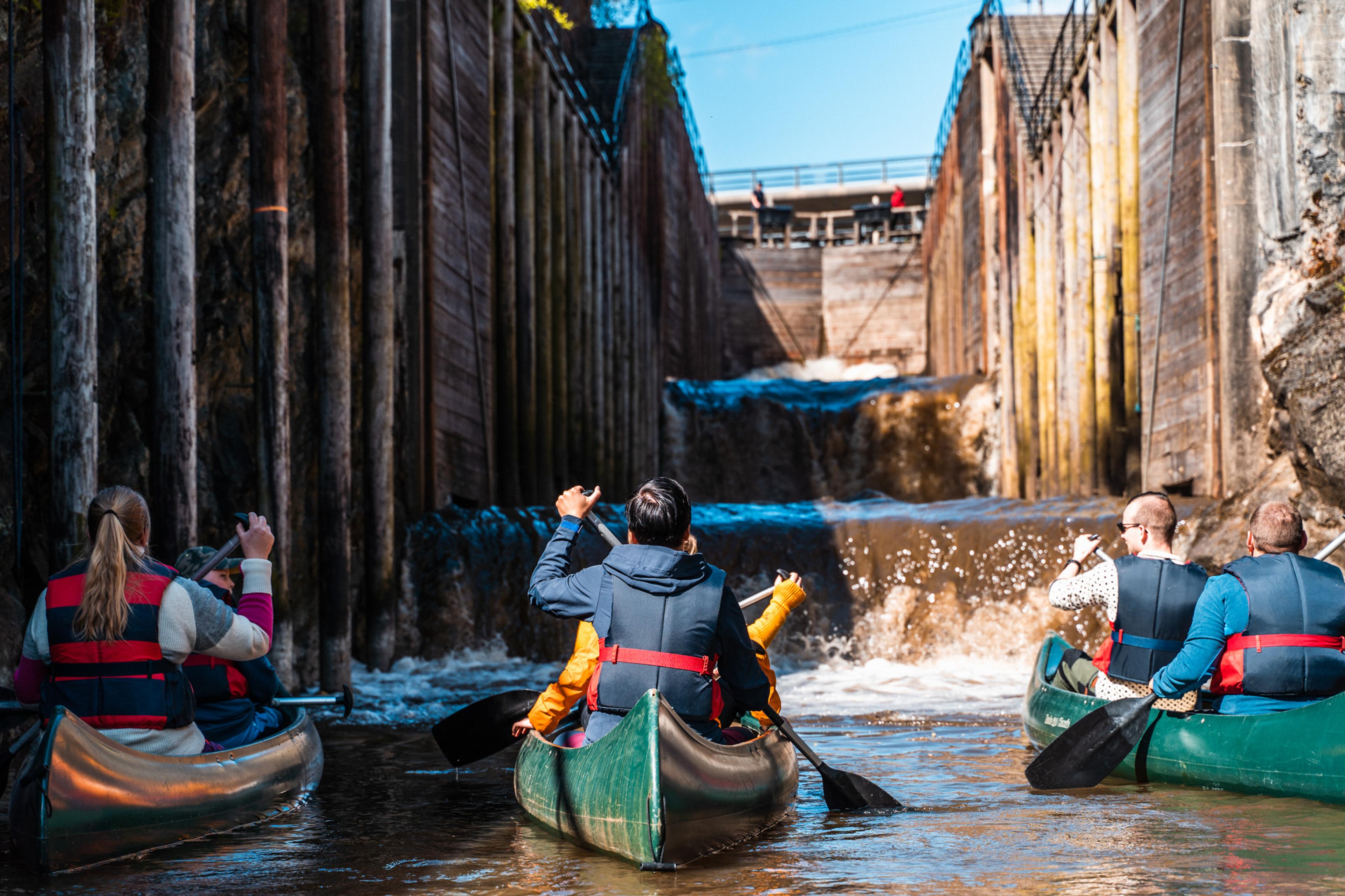 Group of people canoeing on the Halden Canal