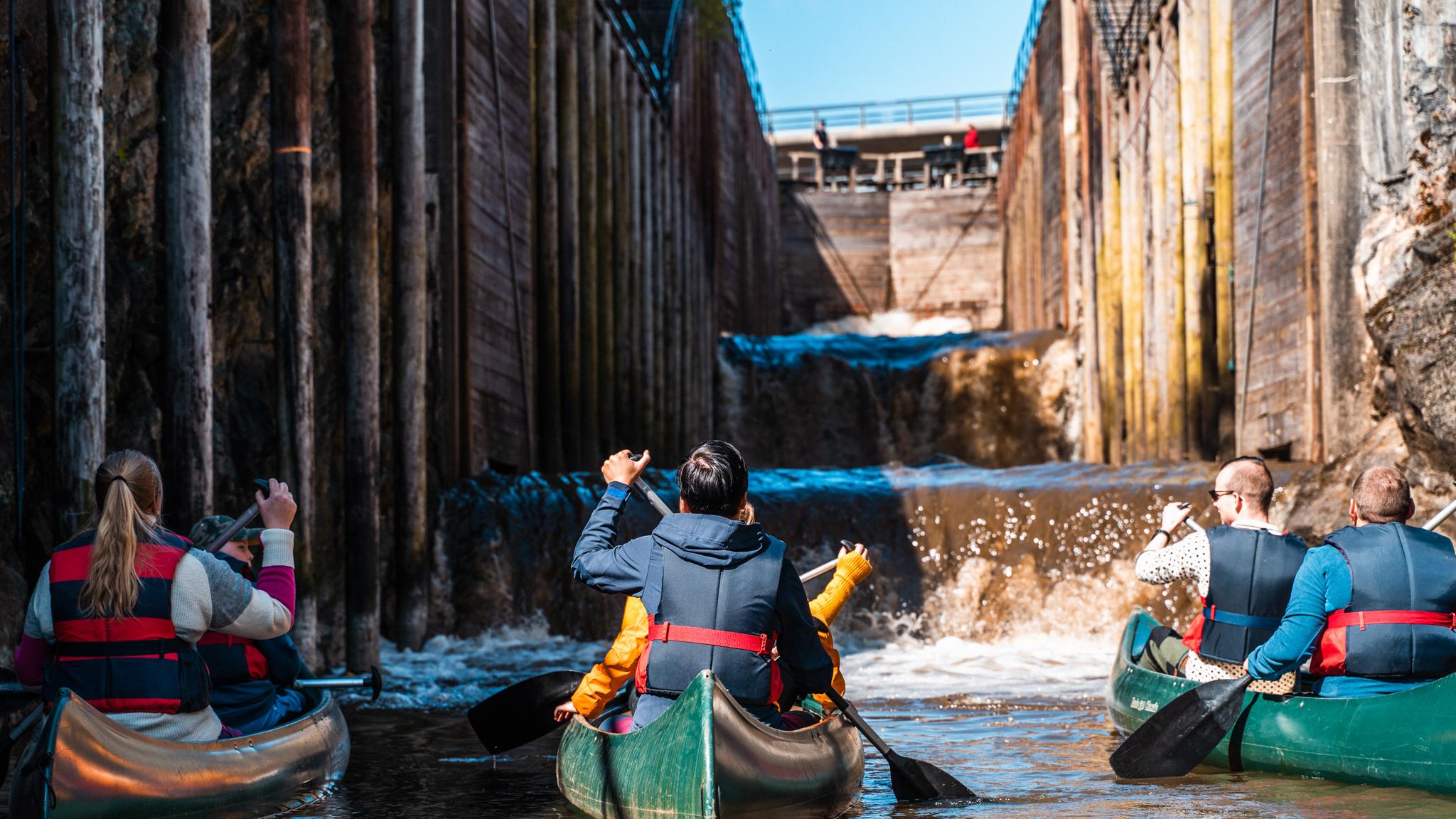 Group of people canoeing on the Halden Canal