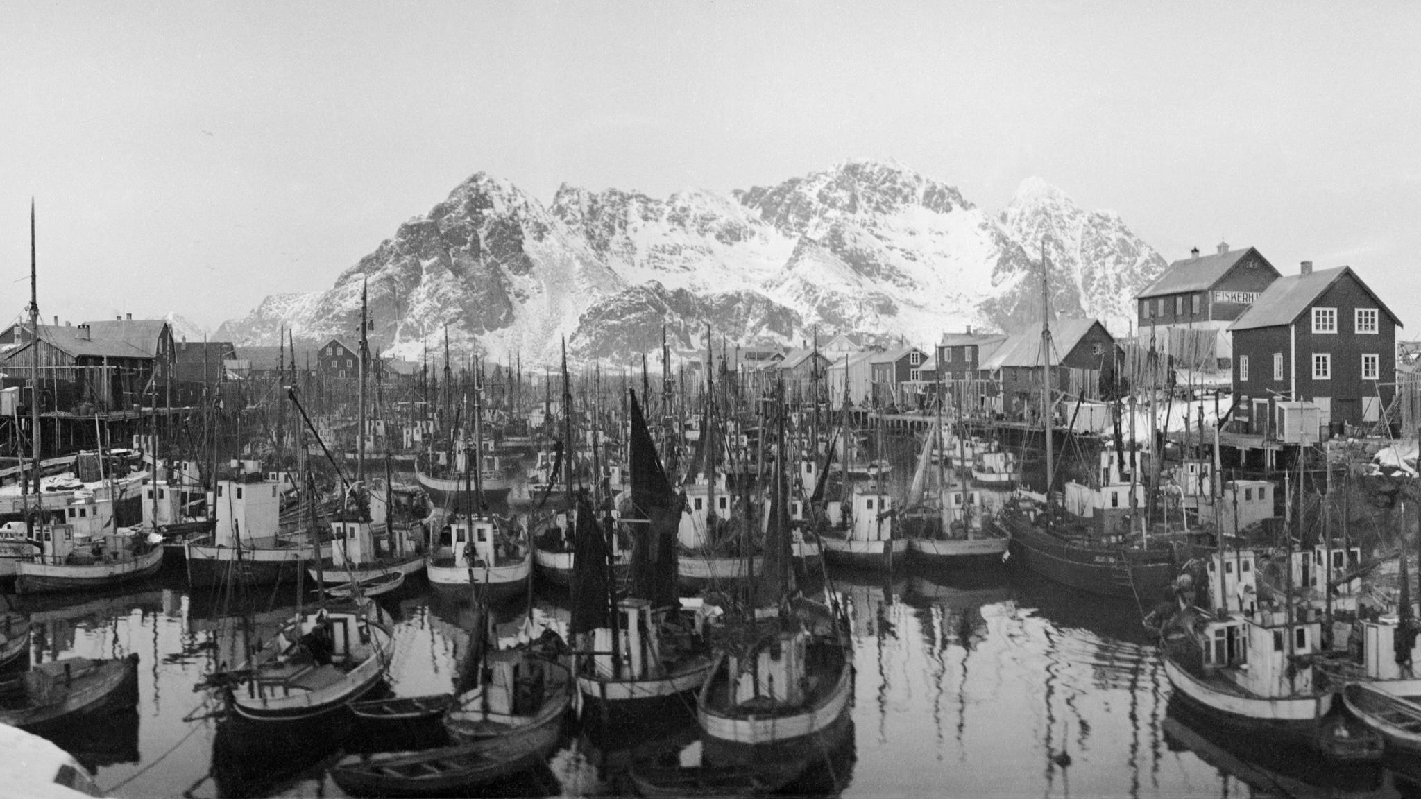 Black and white image of old fishing boats in Henningsvær in Lofoten, Northern Norway