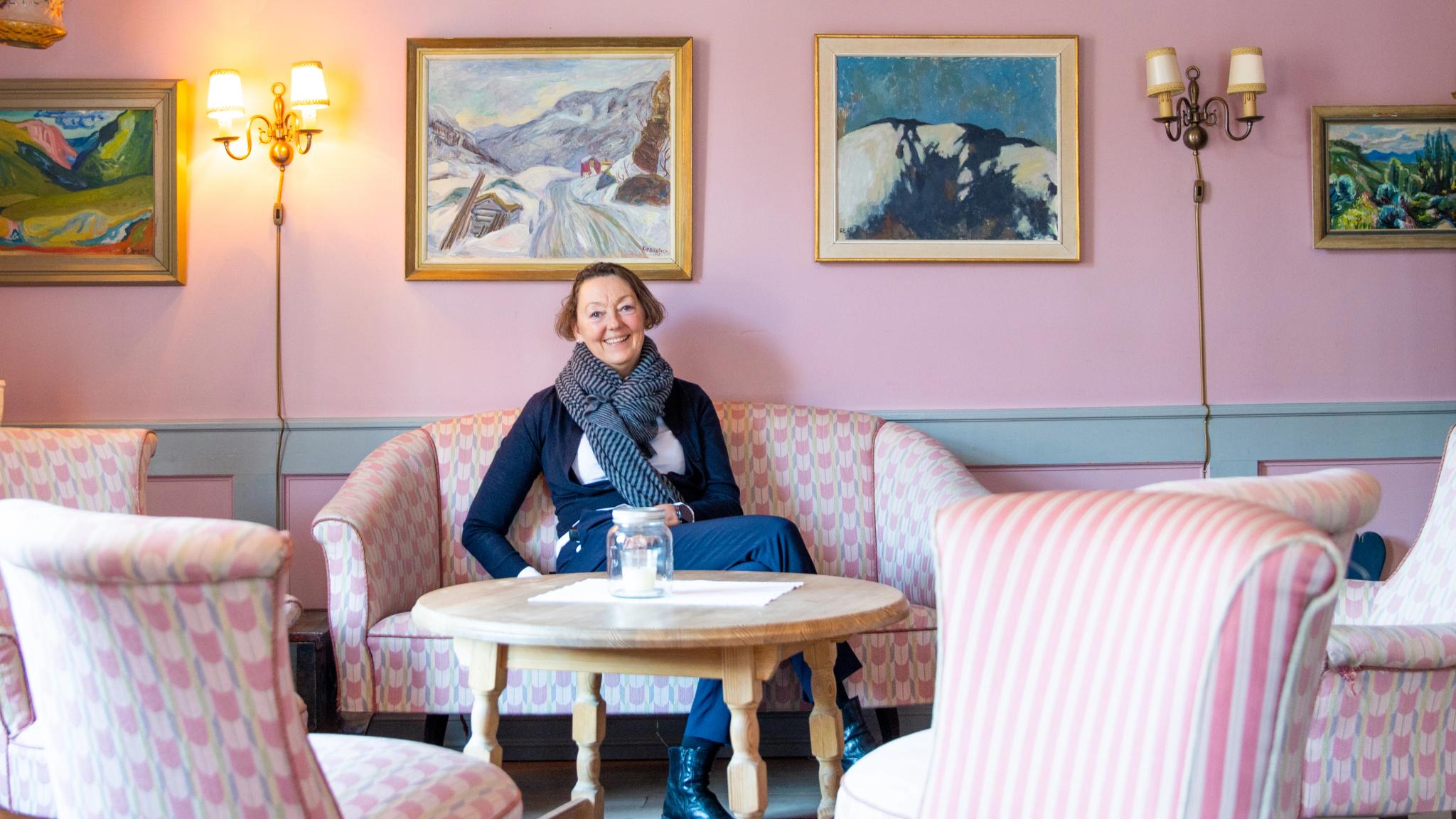 A women sitting in the salon at Kongsvold Fjeldstue, mountain lodge, Dovrefjell.