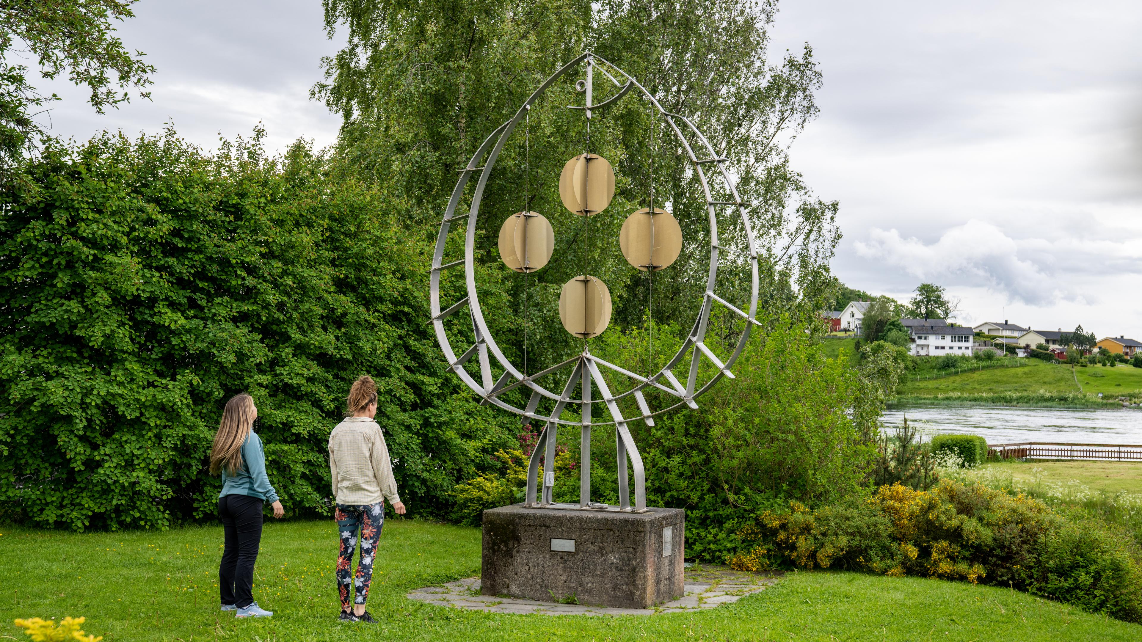 Two woman walking in the sculpture park Muustrøparken, Straumen, The Golden Road
