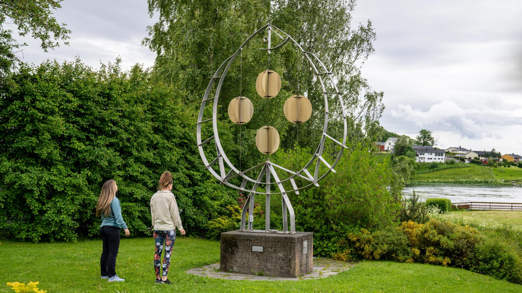 Two woman walking in the sculpture park Muustrøparken, Straumen, The Golden Road