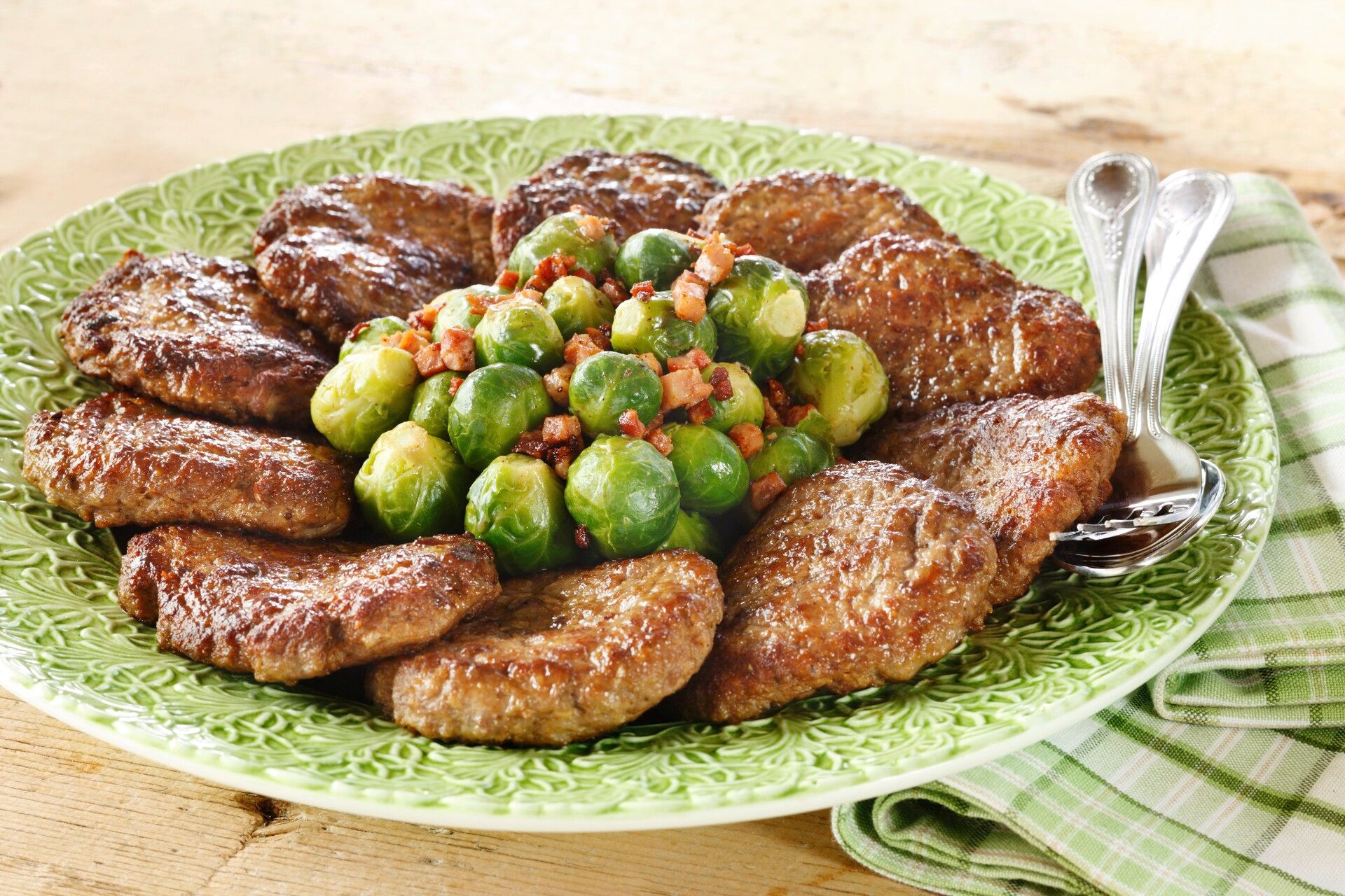 Elk meat cakes on a plate.