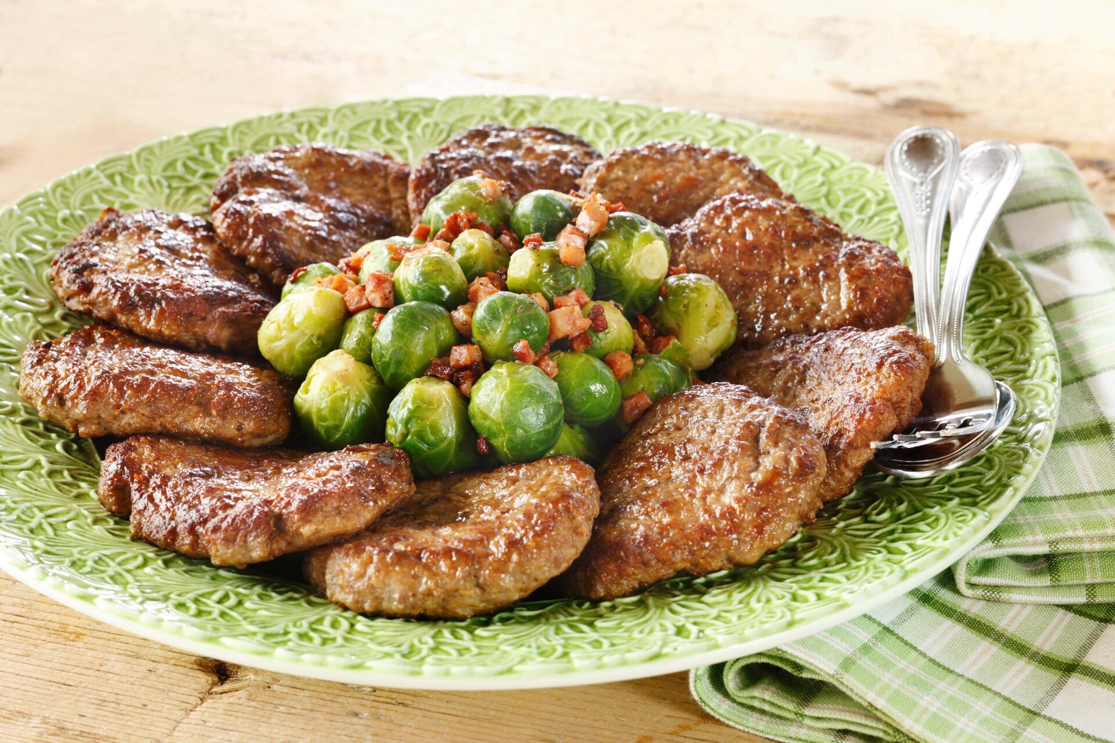 Elk meat cakes on a plate.