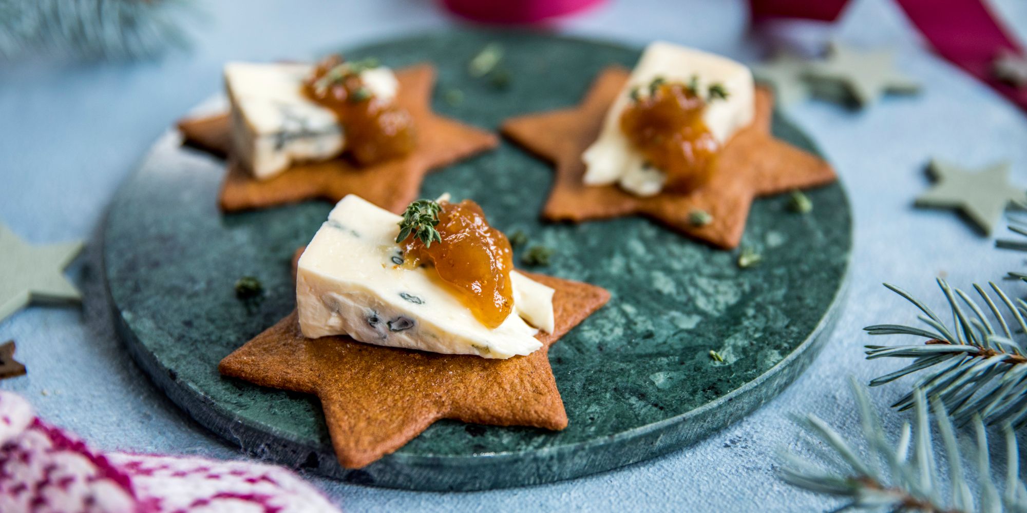 Gingerbread with blue cheese