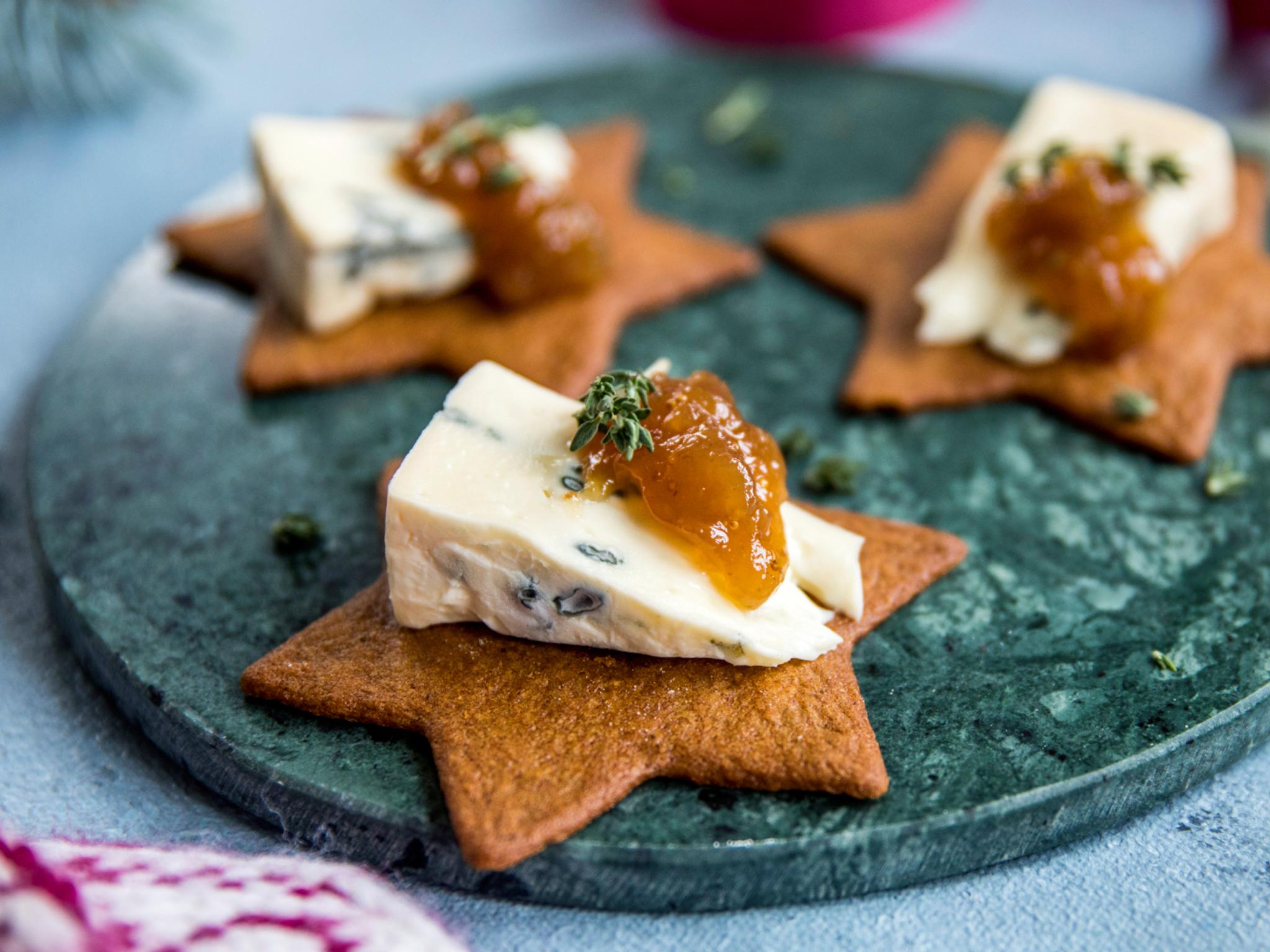 Gingerbread with blue cheese