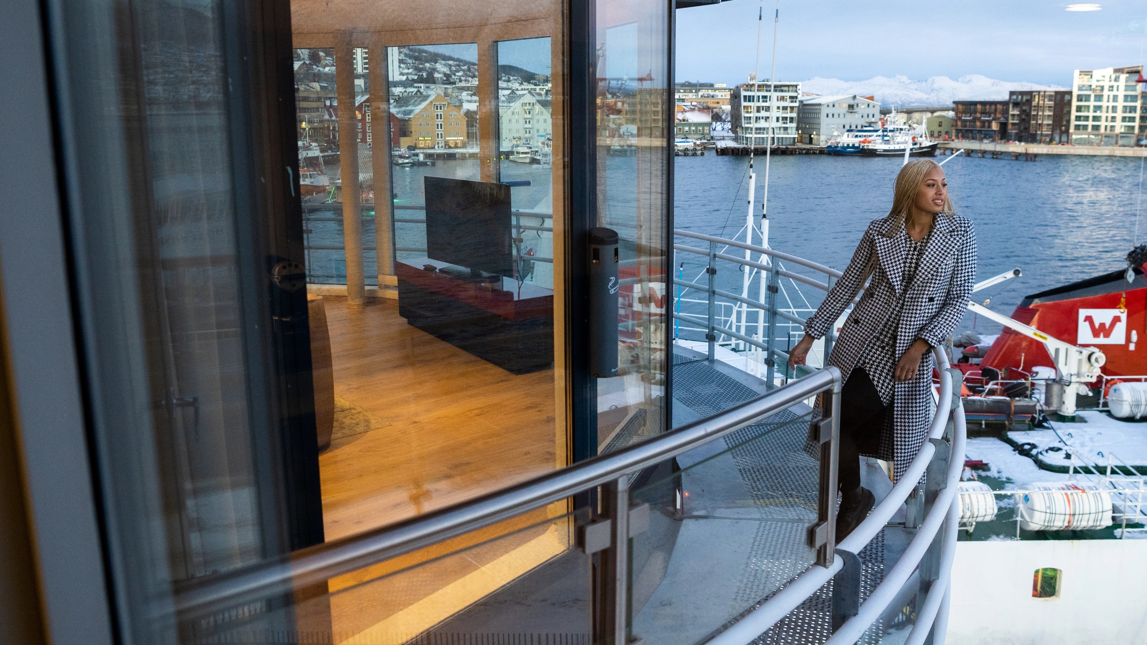 Ida Tolou out on the balcony of the suite on Scandic Ishavshotel