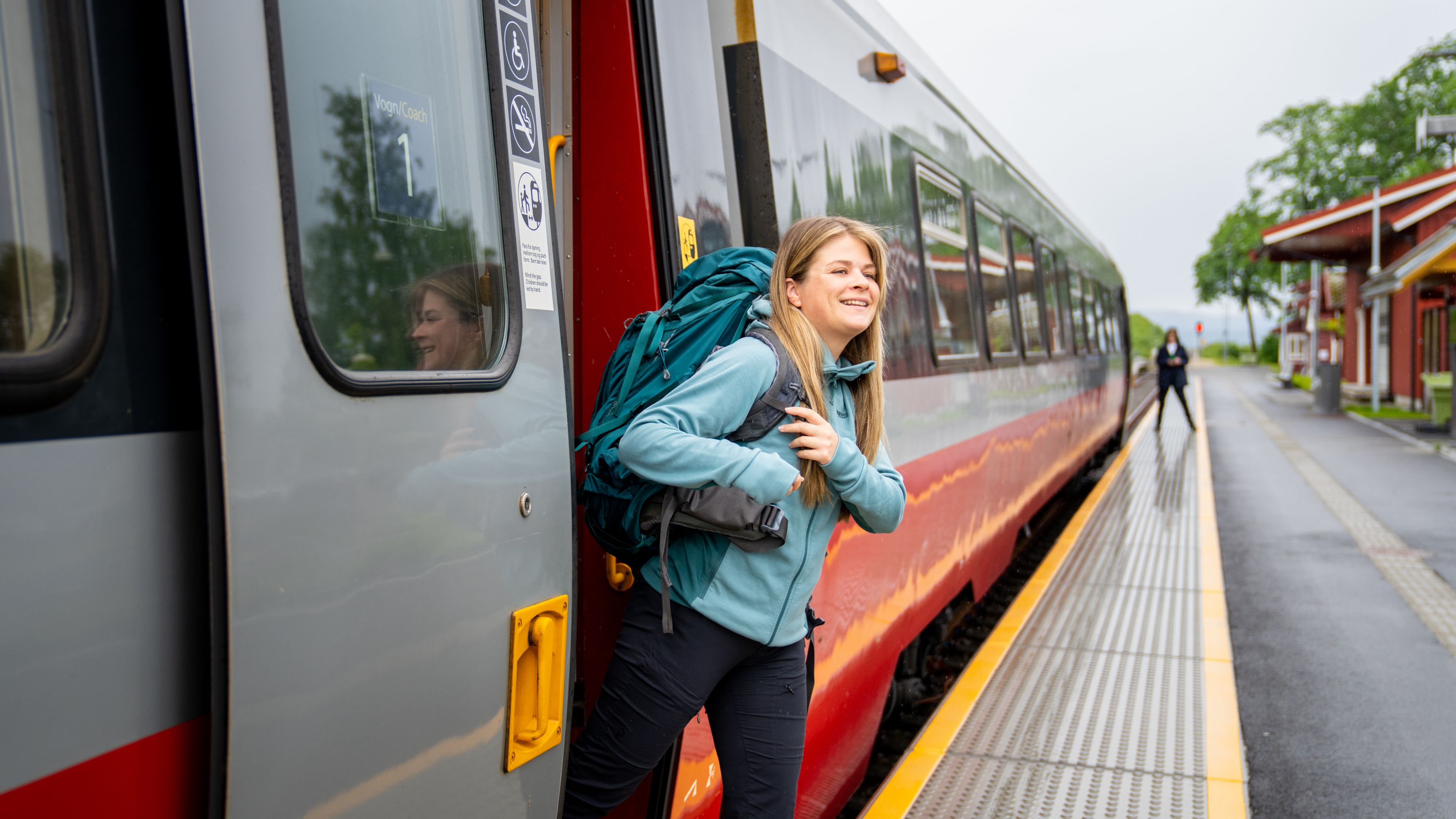 A woman going off the train at Røra Station in Inderøy