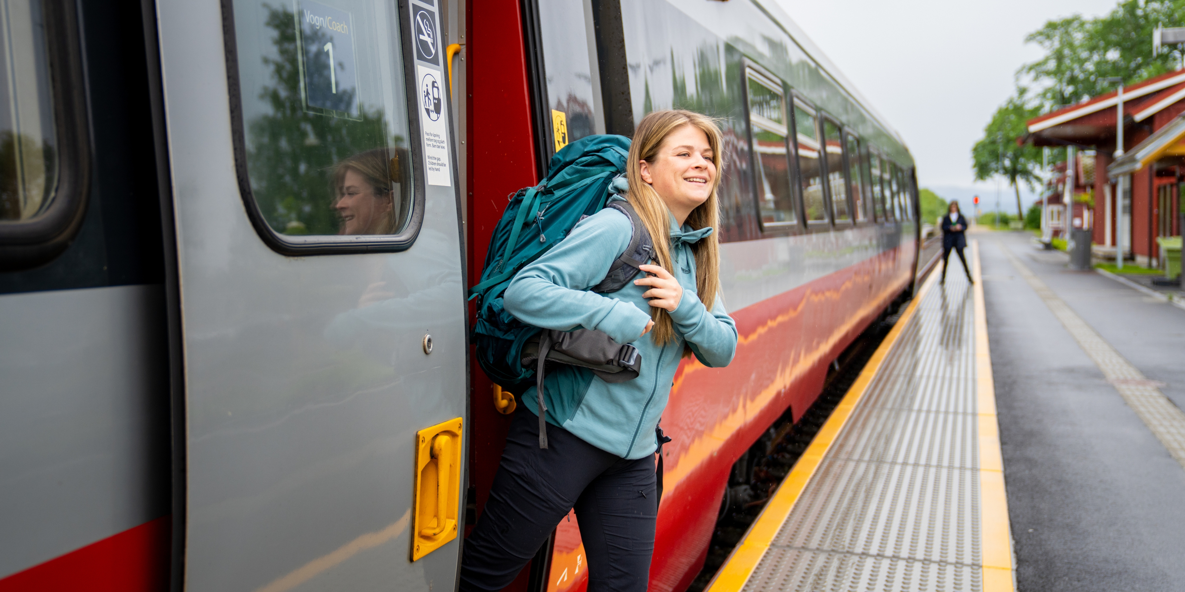 A woman going off the train at Røra Station in Inderøy