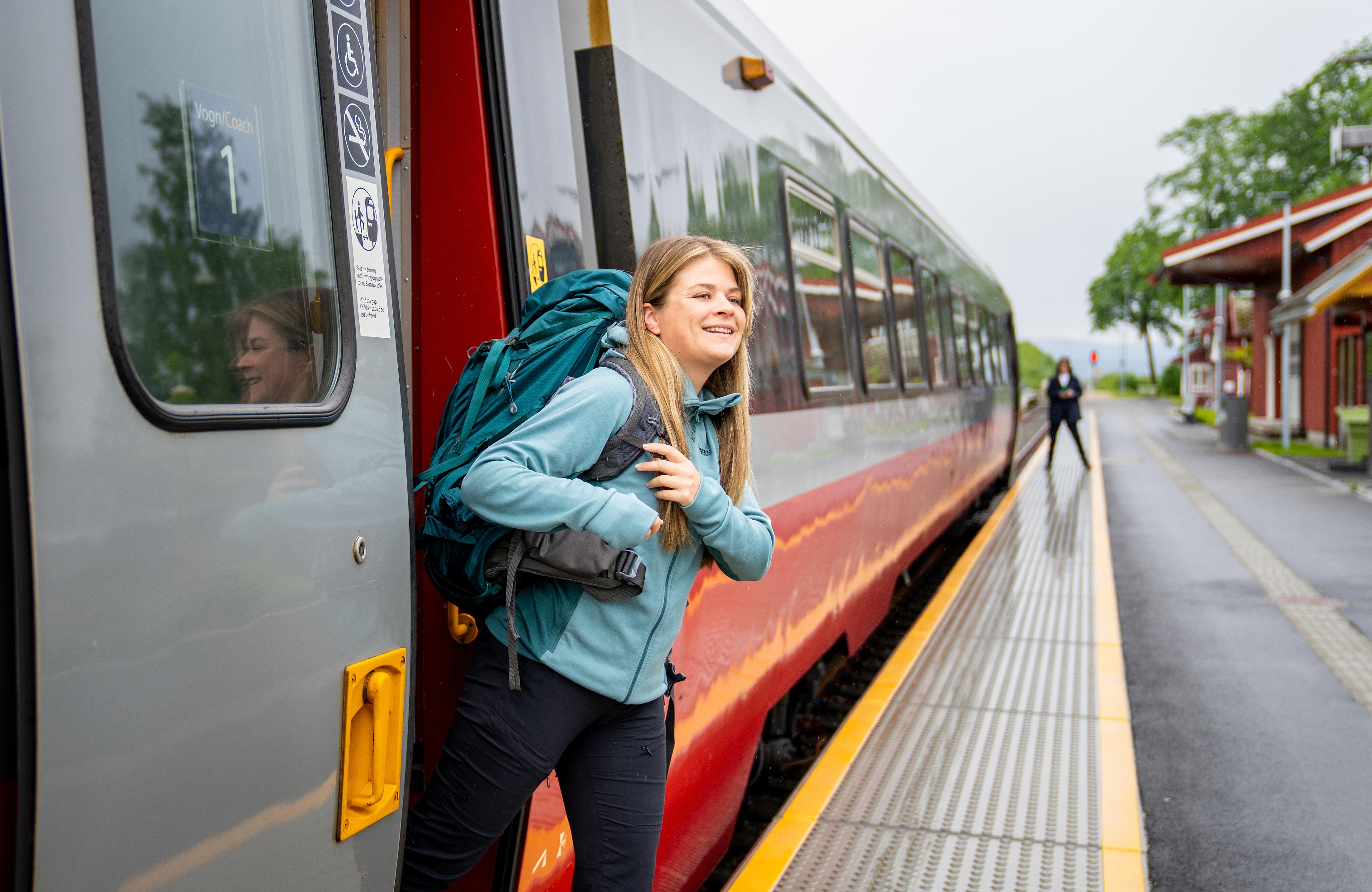 A woman going off the train at Røra Station in Inderøy