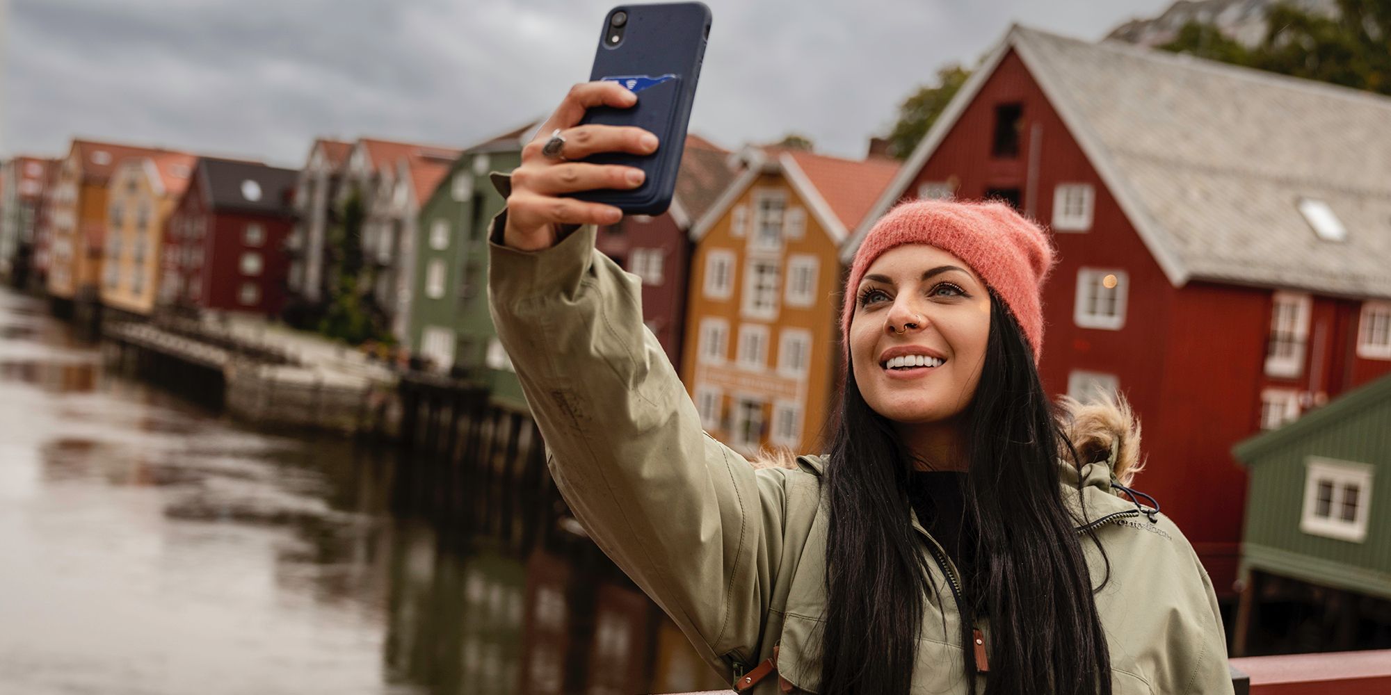A woman taking a selfie on Gamle Bybro in Trondheim