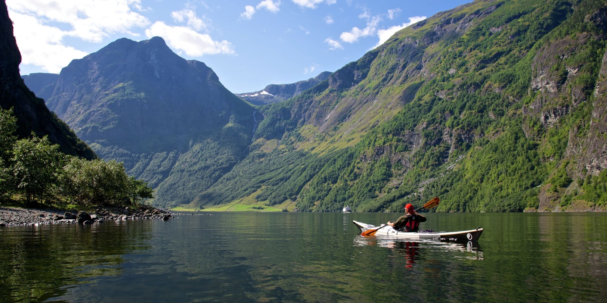 A person paddling in the Nærøyfjord in Fjord Norway