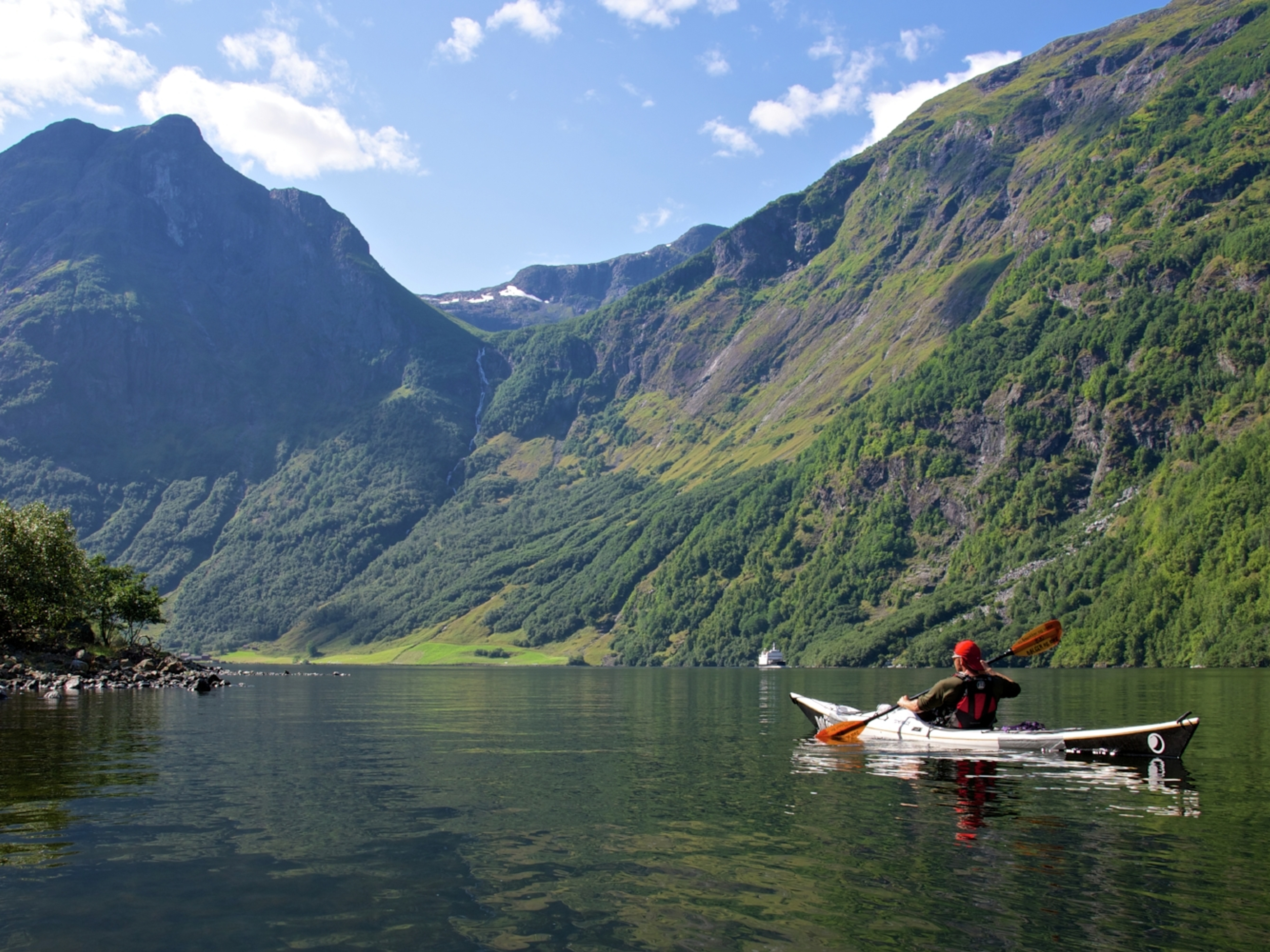 A person paddling in the Nærøyfjord in Fjord Norway