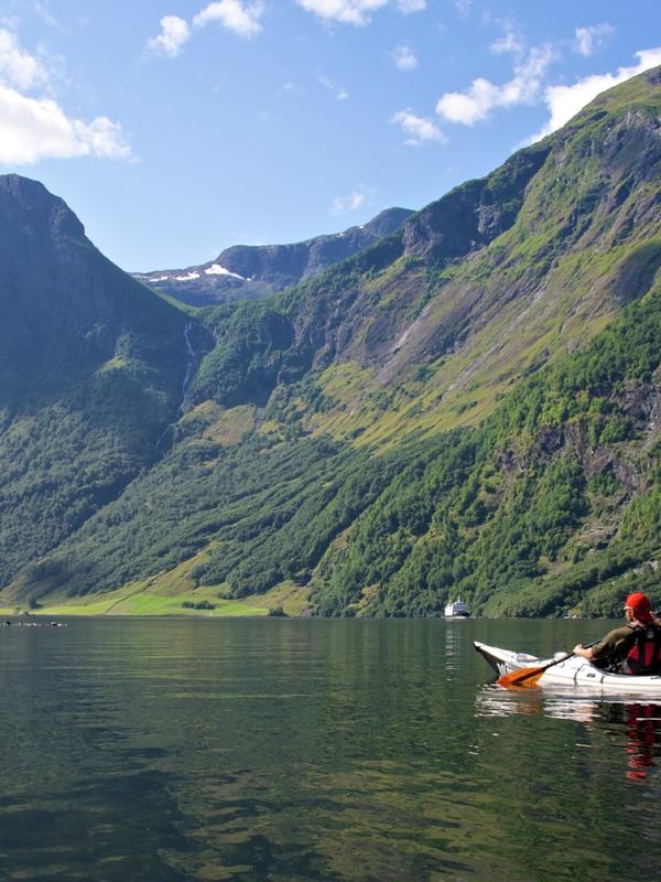 A person paddling in the Nærøyfjord in Fjord Norway