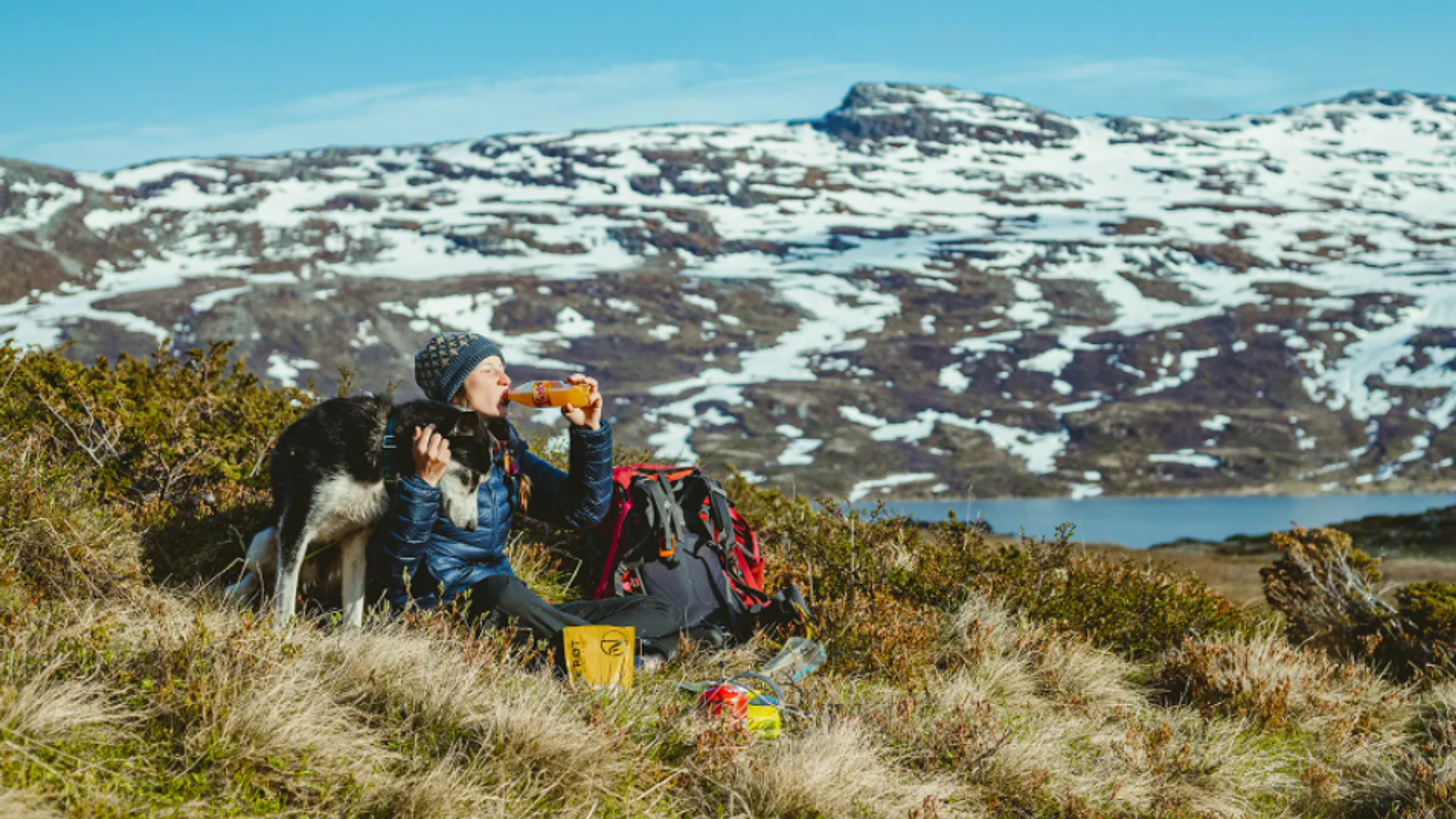 Oda Ramsdal and thorin the dog having lunch break in the mountain