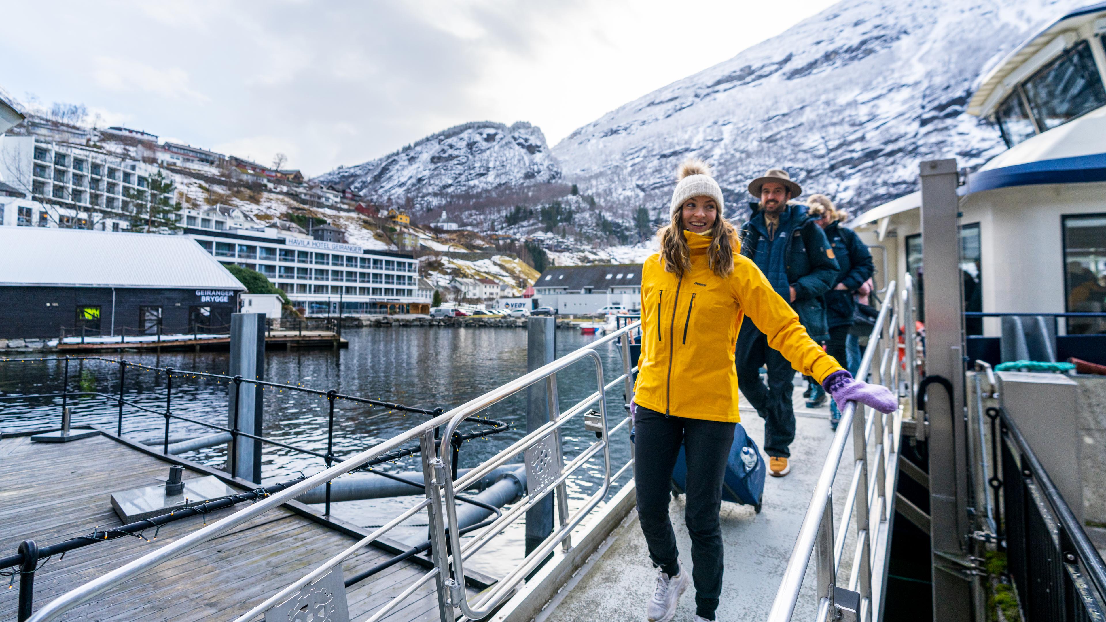 Passengers disembarks the Fjordrangers cruise boat in Geiranger