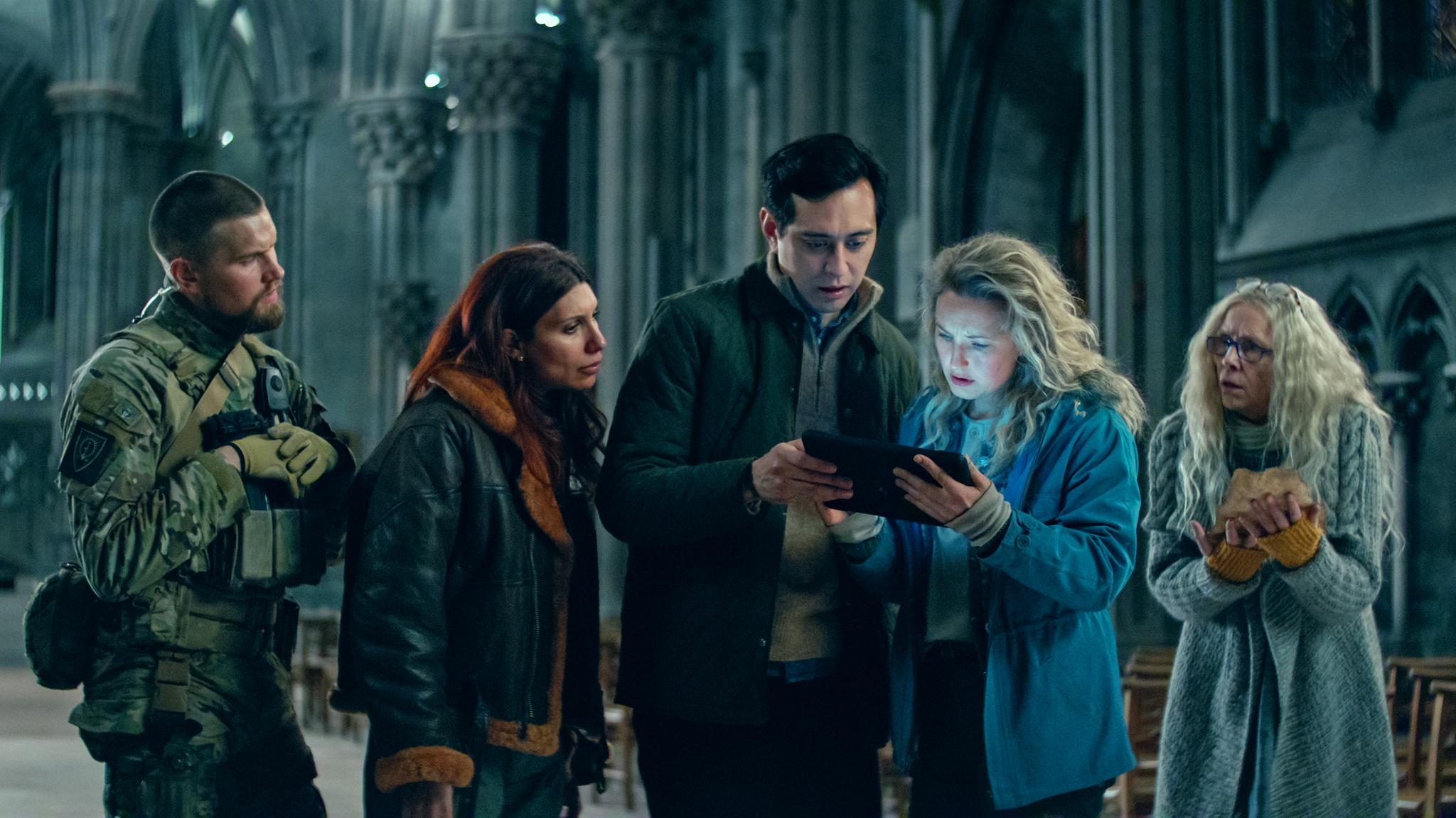 Characters from Troll 2 standing inside Nidaros Cathedral.