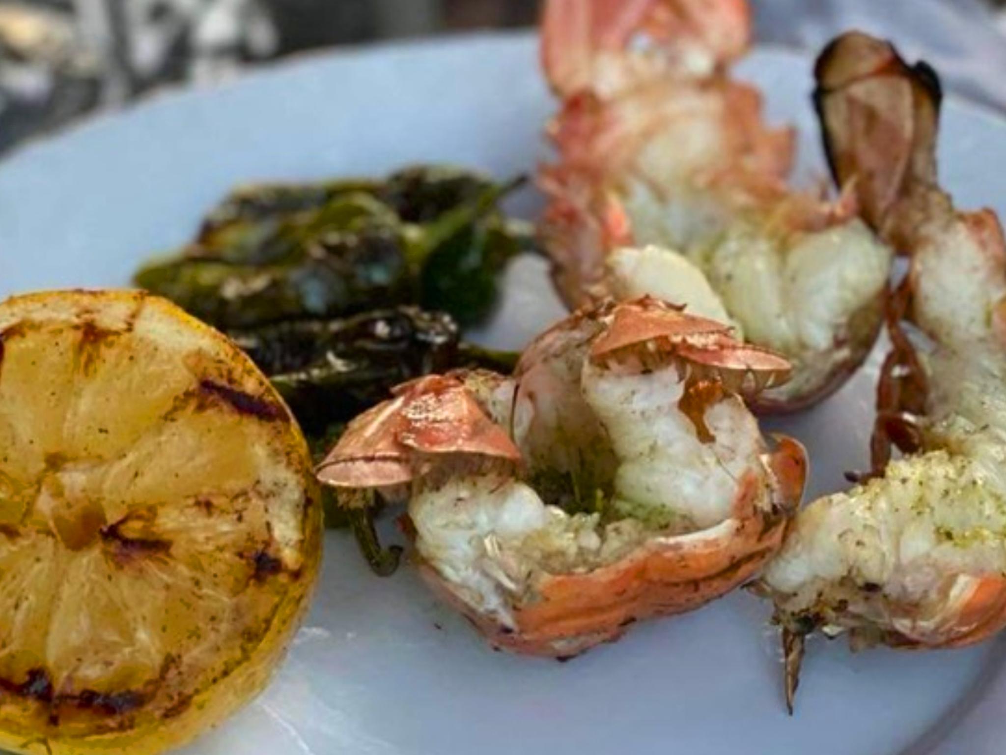 Gratinated crayfish with grilled lemon and fried yeast