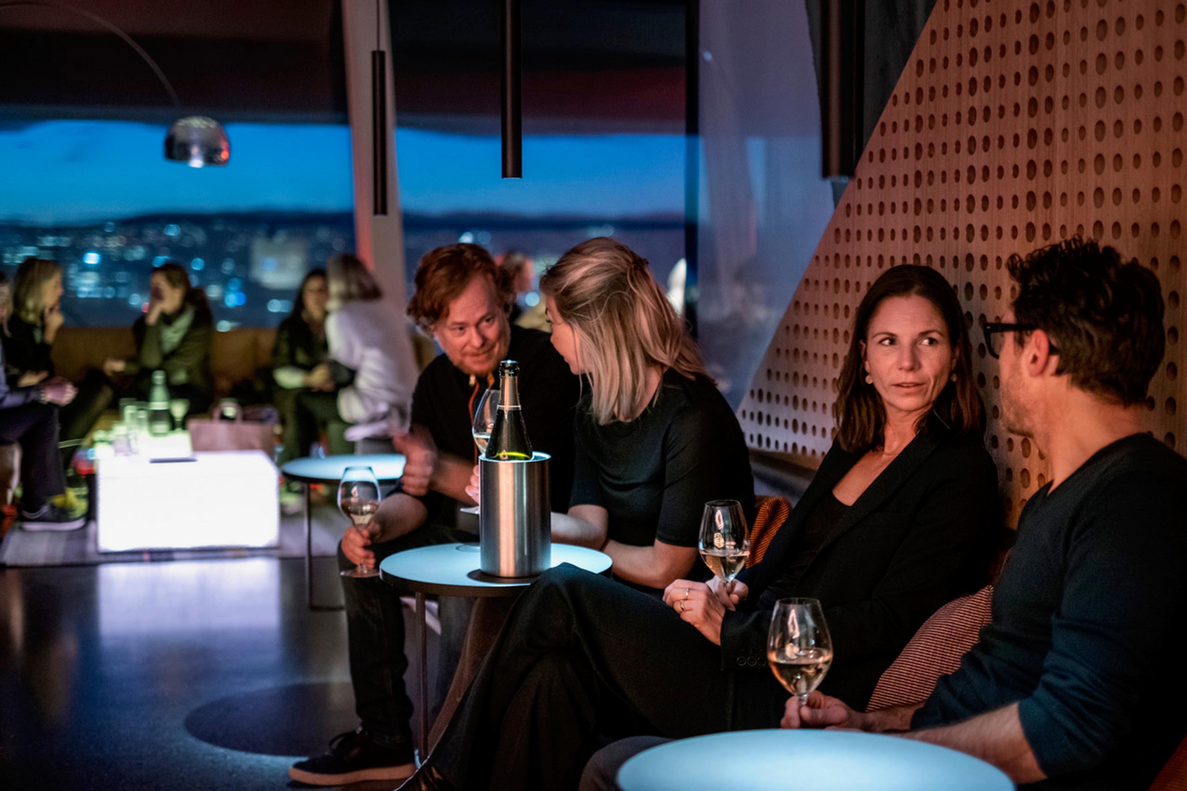 People enjoying a drink at Kranen cocktail bar at MUNCH, Oslo