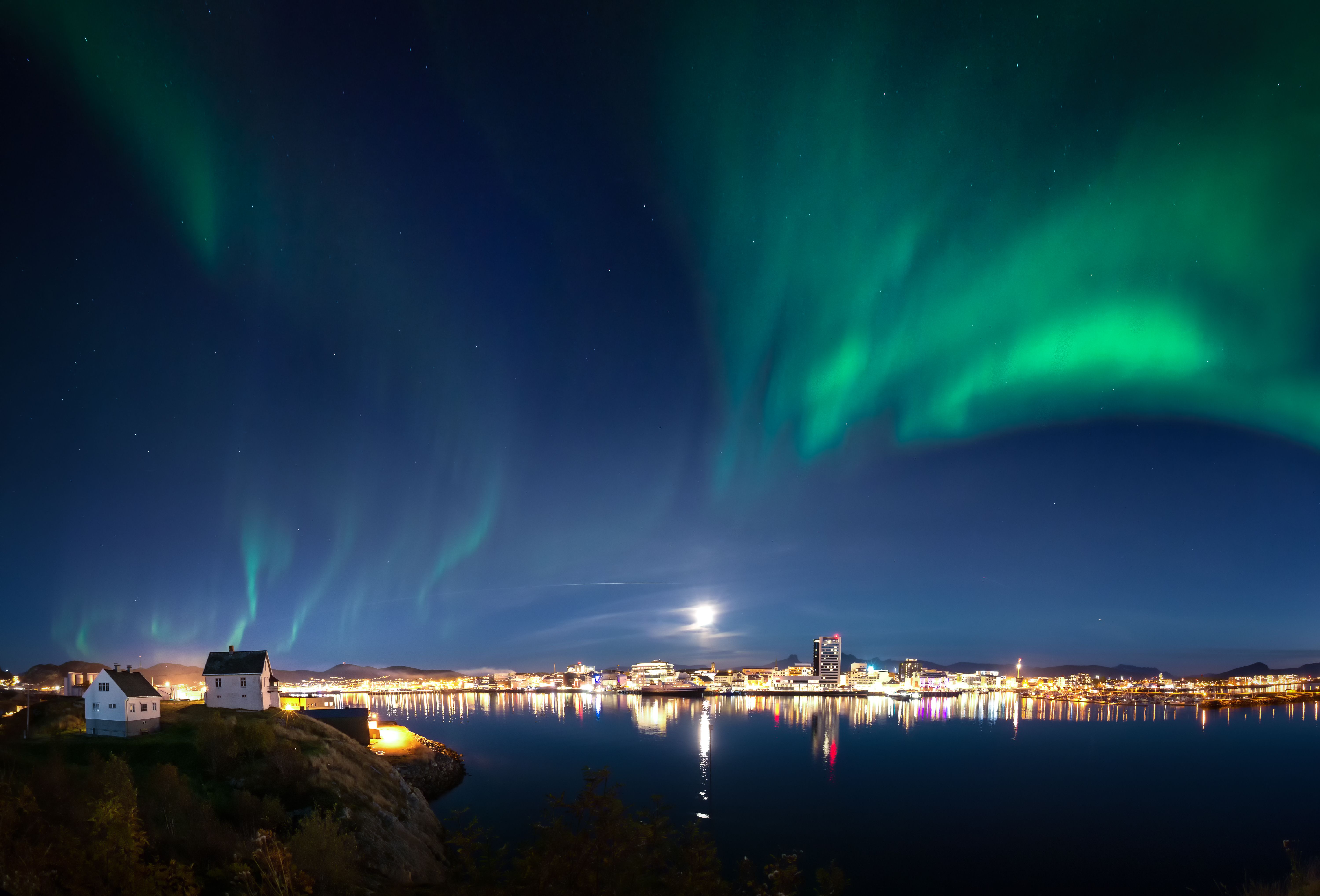 Norrskenet som dansar över himlen i Bodø, Nord-Norge