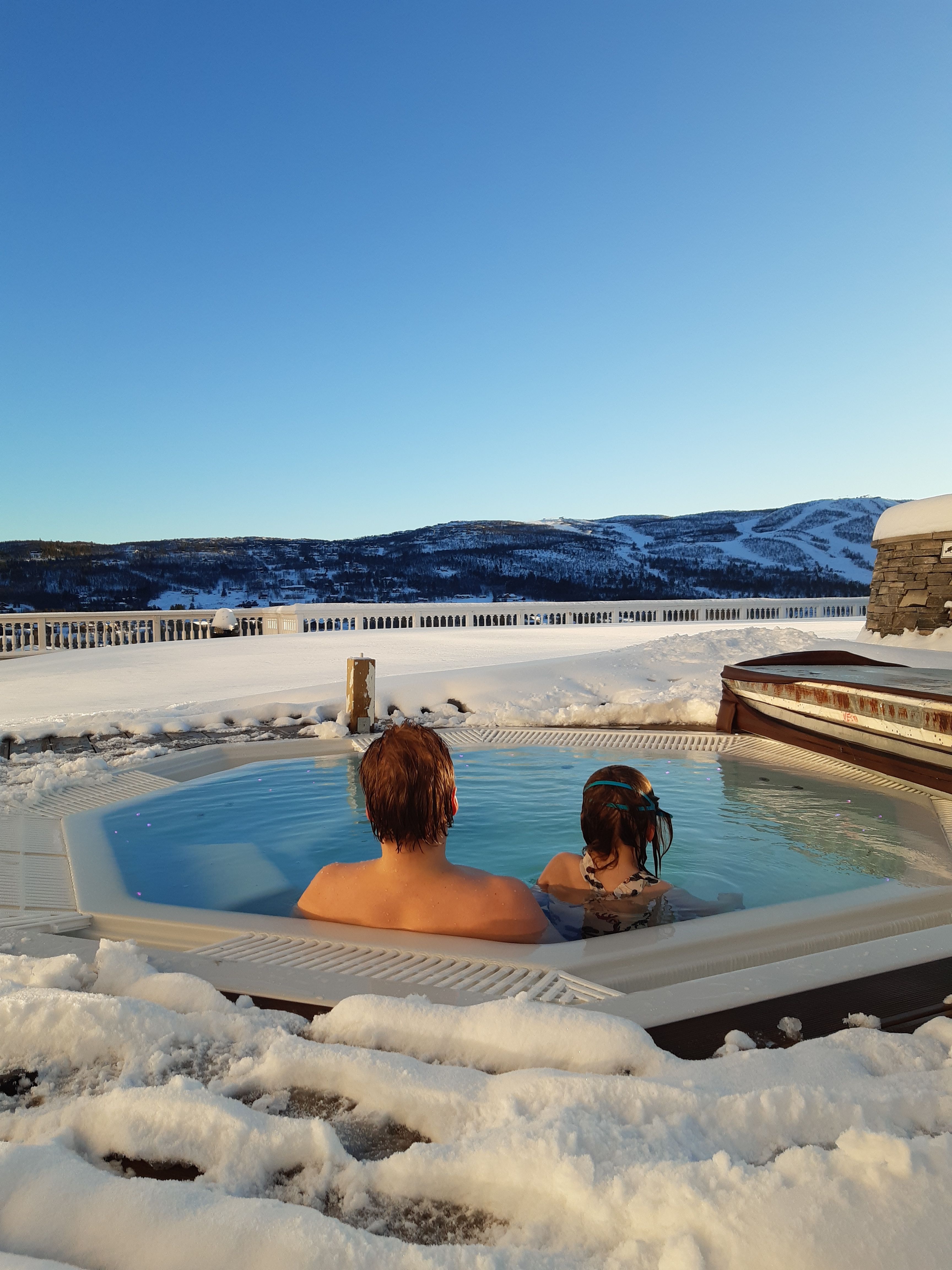 Two persons enjoying the spa at Dr. Holms, in Geilo