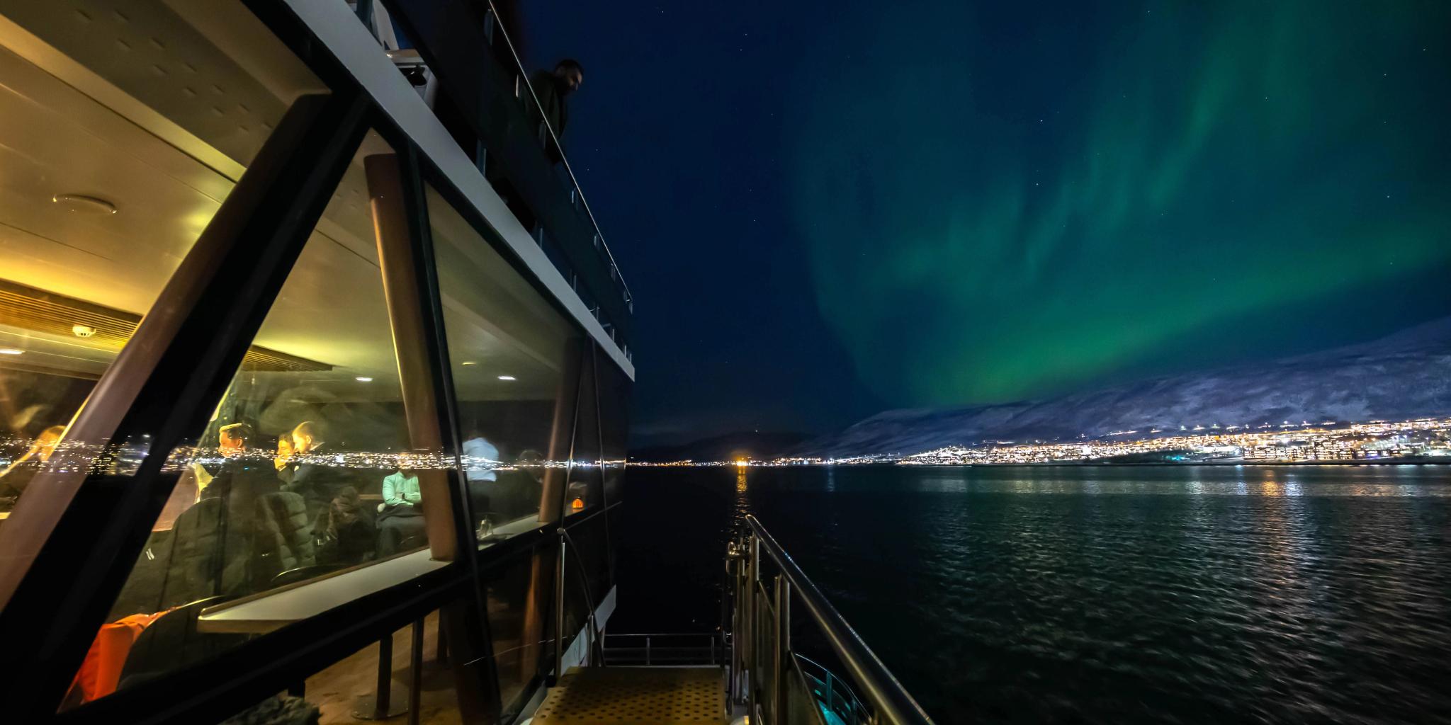 Aurora Dinner Cruise by Brim Explorer