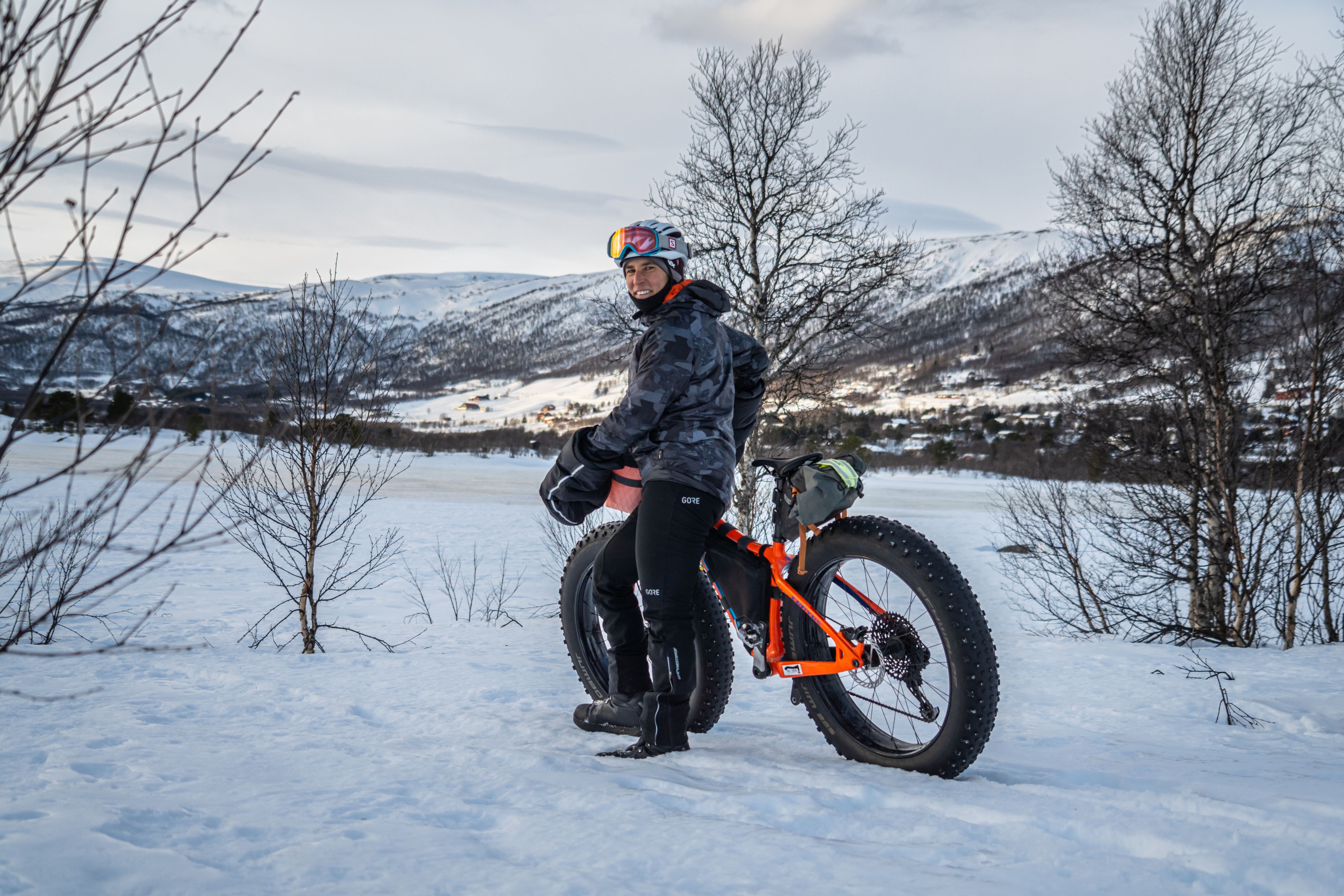 A woman on a fatbike in Geilo, Norway.